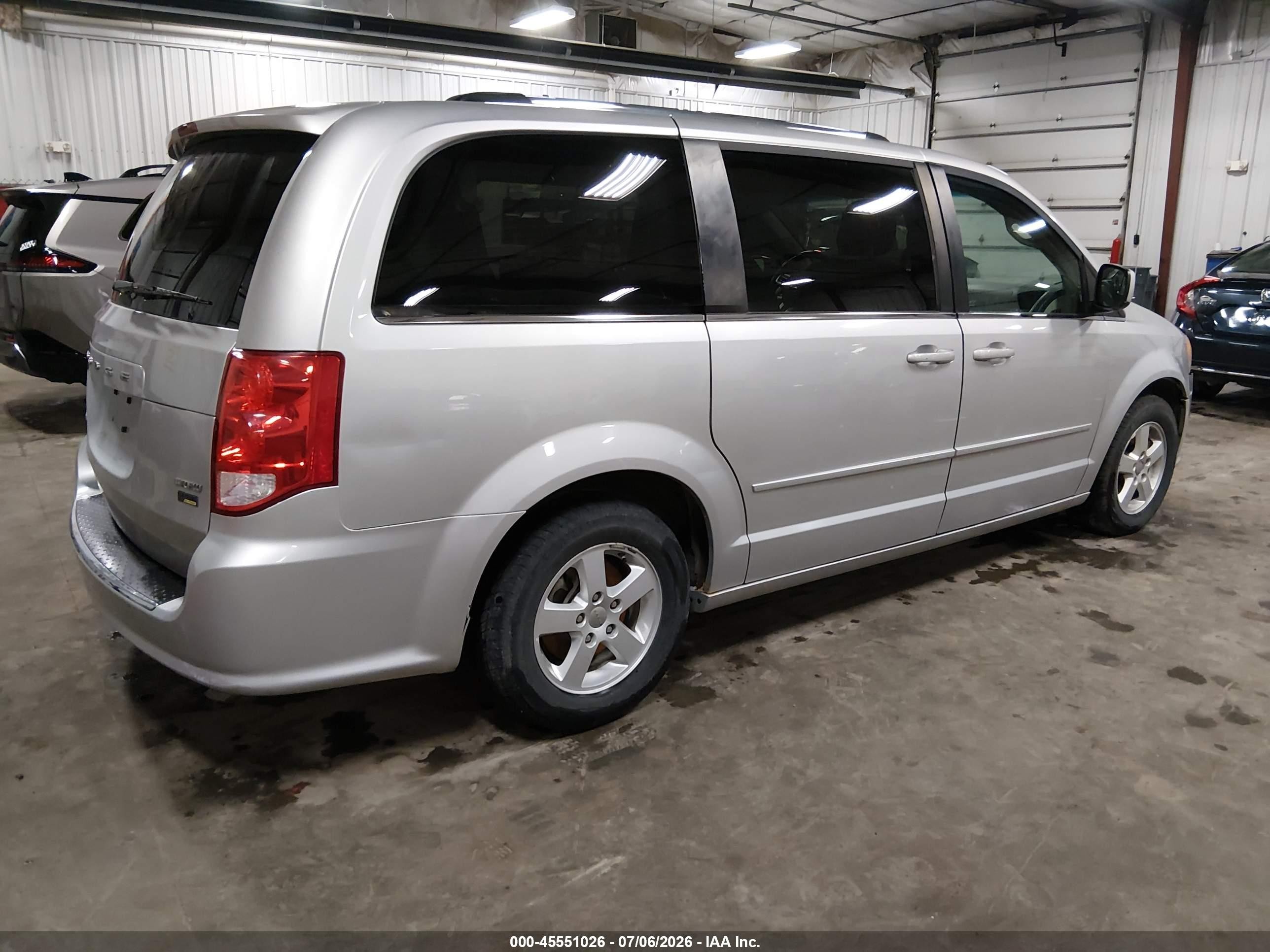 2011 Dodge Grand Caravan Crew Silver vin: 2D4RN5DG4BR649907