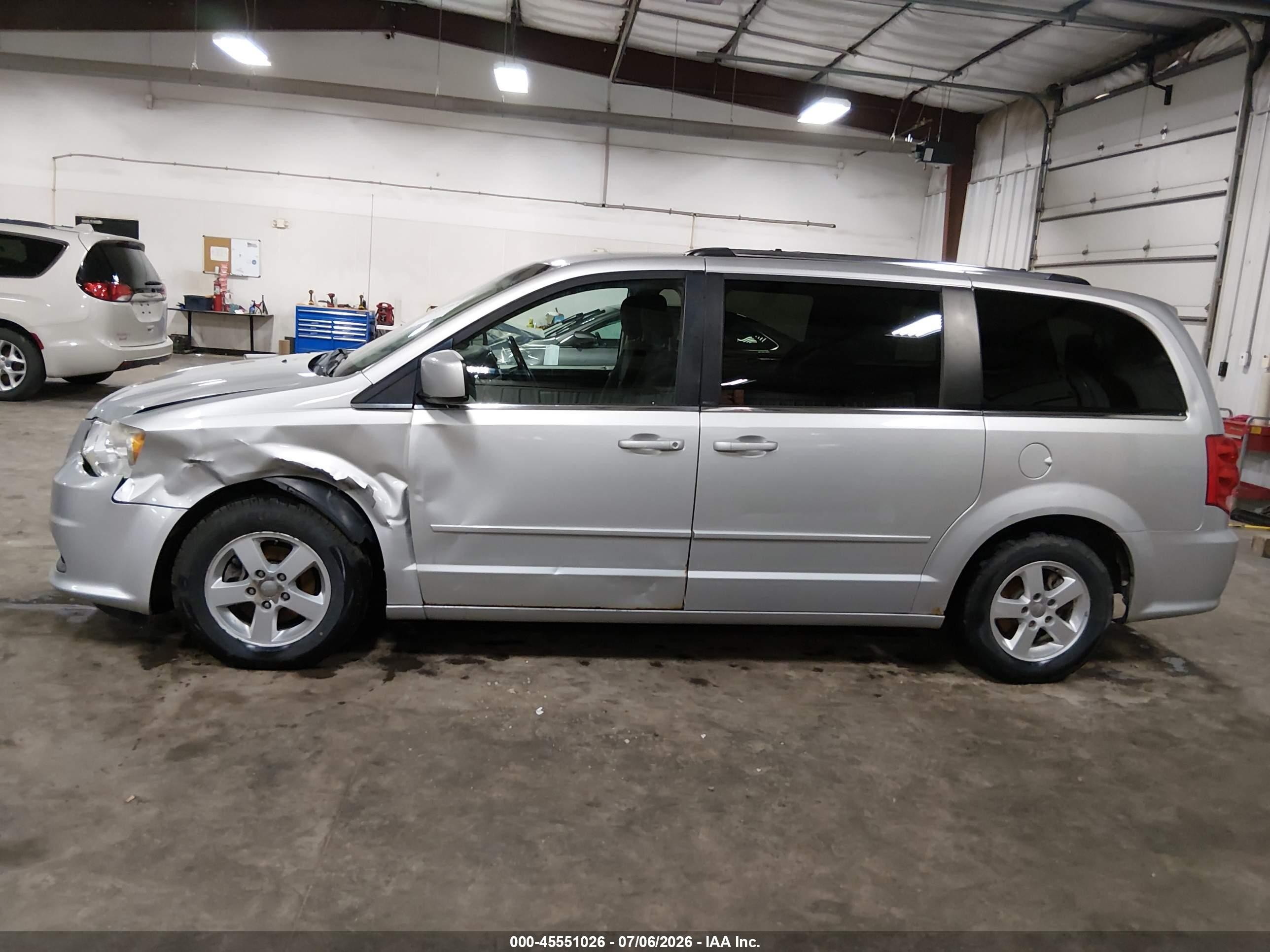 2011 Dodge Grand Caravan Crew Silver vin: 2D4RN5DG4BR649907