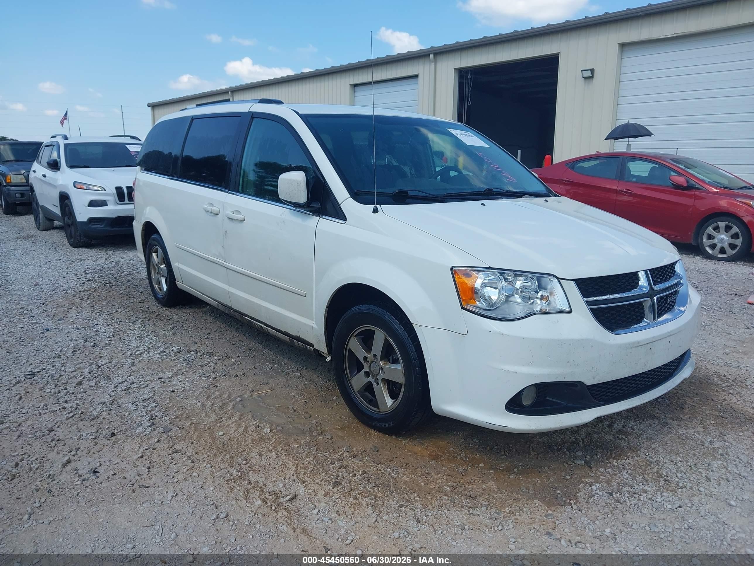 2011 Dodge Grand Caravan Crew White vin: 2D4RN5DG4BR661605