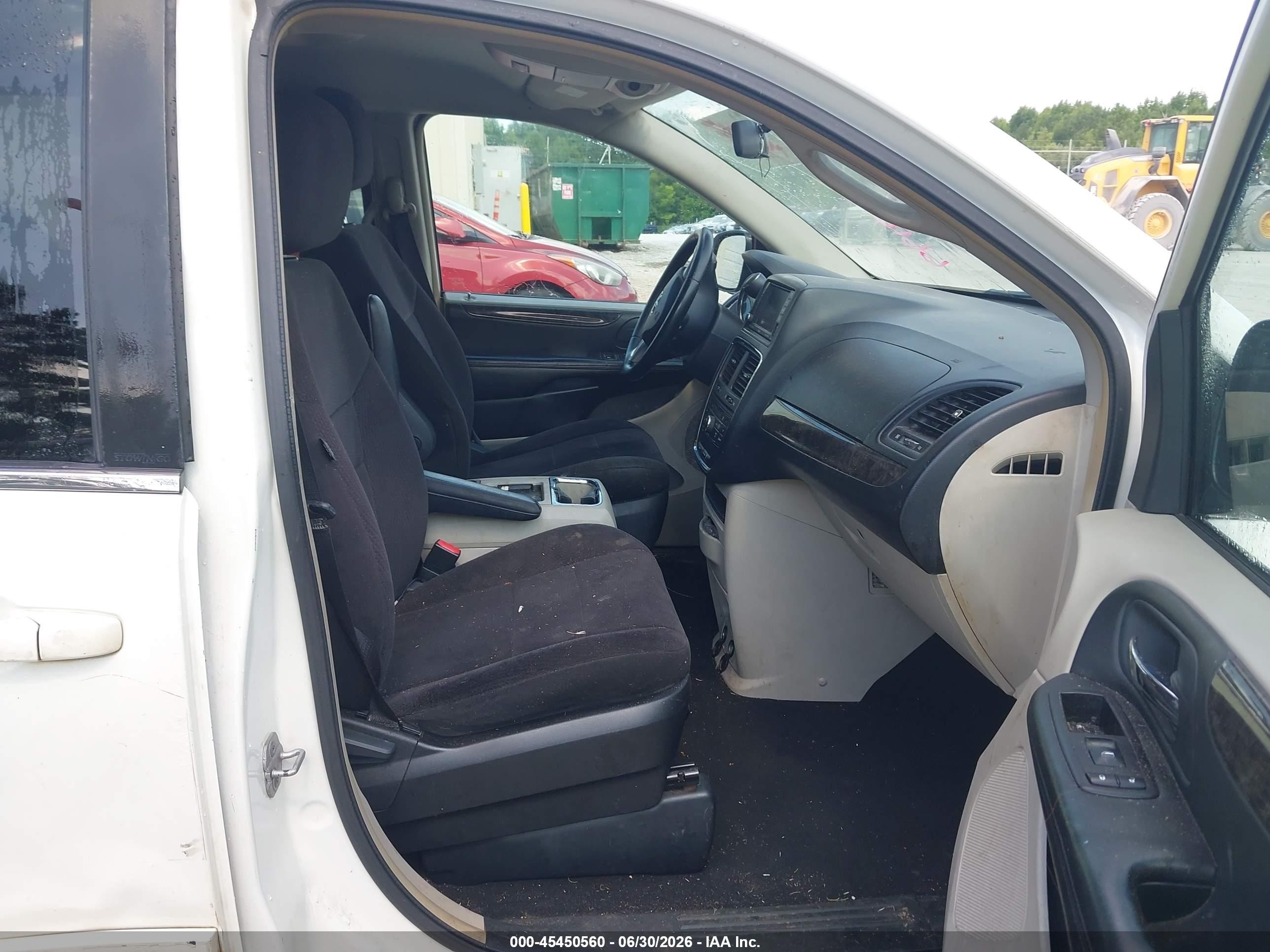2011 Dodge Grand Caravan Crew White vin: 2D4RN5DG4BR661605