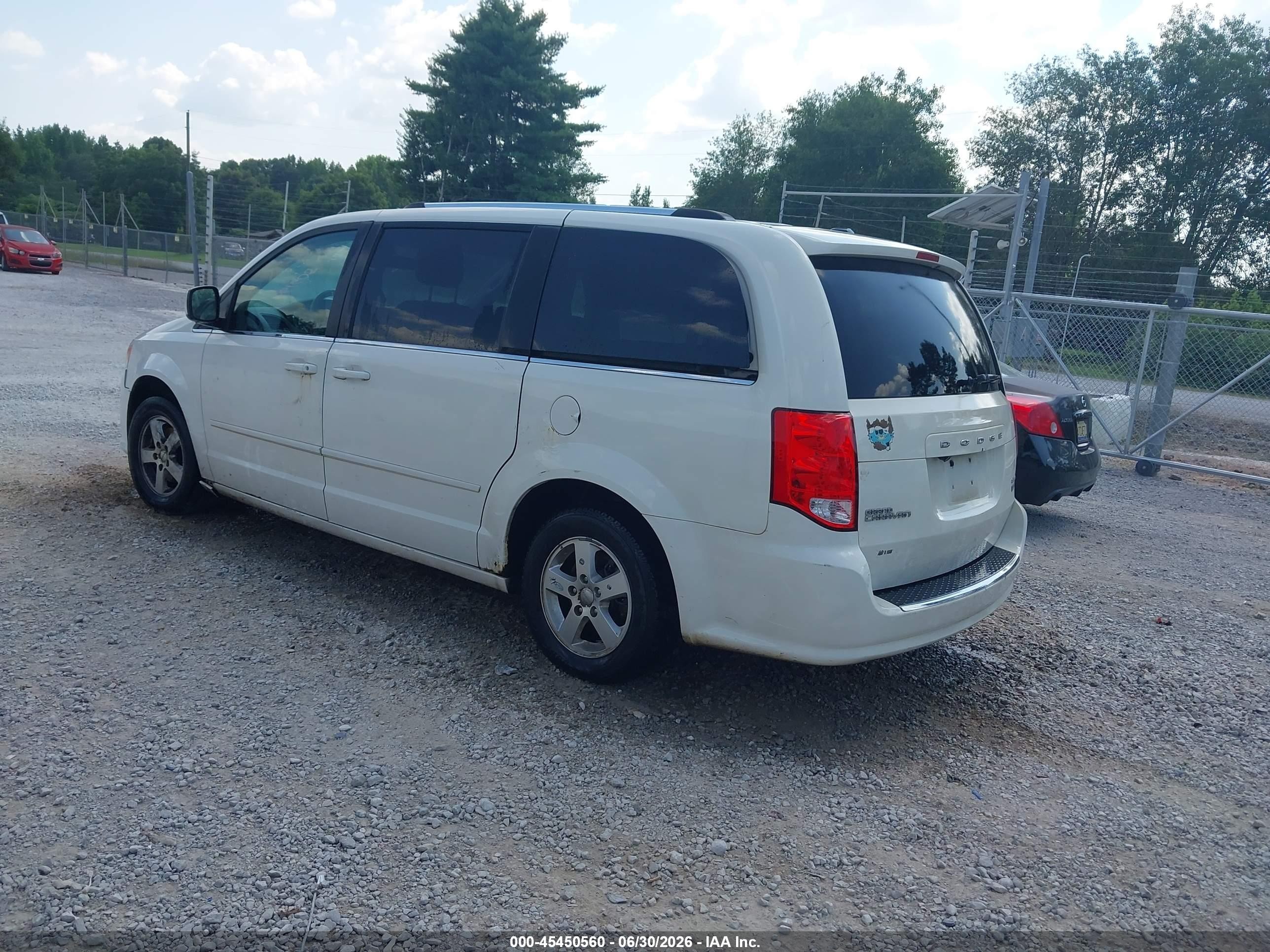 2011 Dodge Grand Caravan Crew White vin: 2D4RN5DG4BR661605