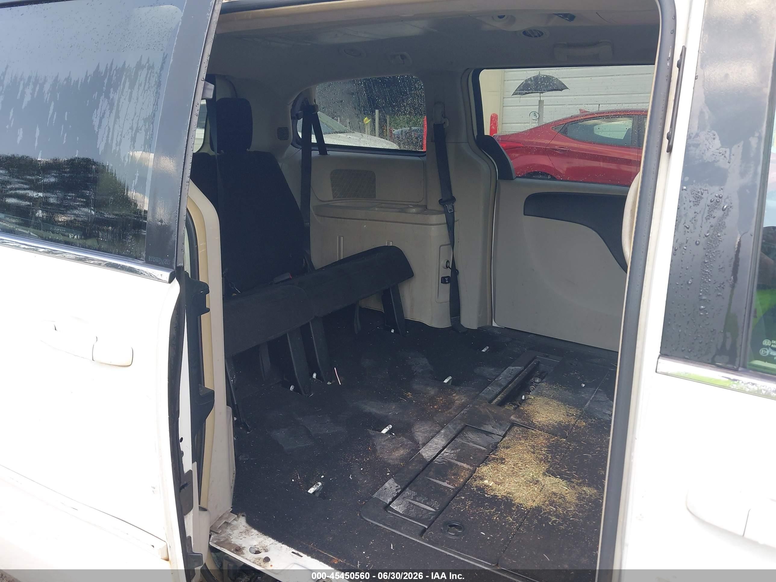 2011 Dodge Grand Caravan Crew White vin: 2D4RN5DG4BR661605