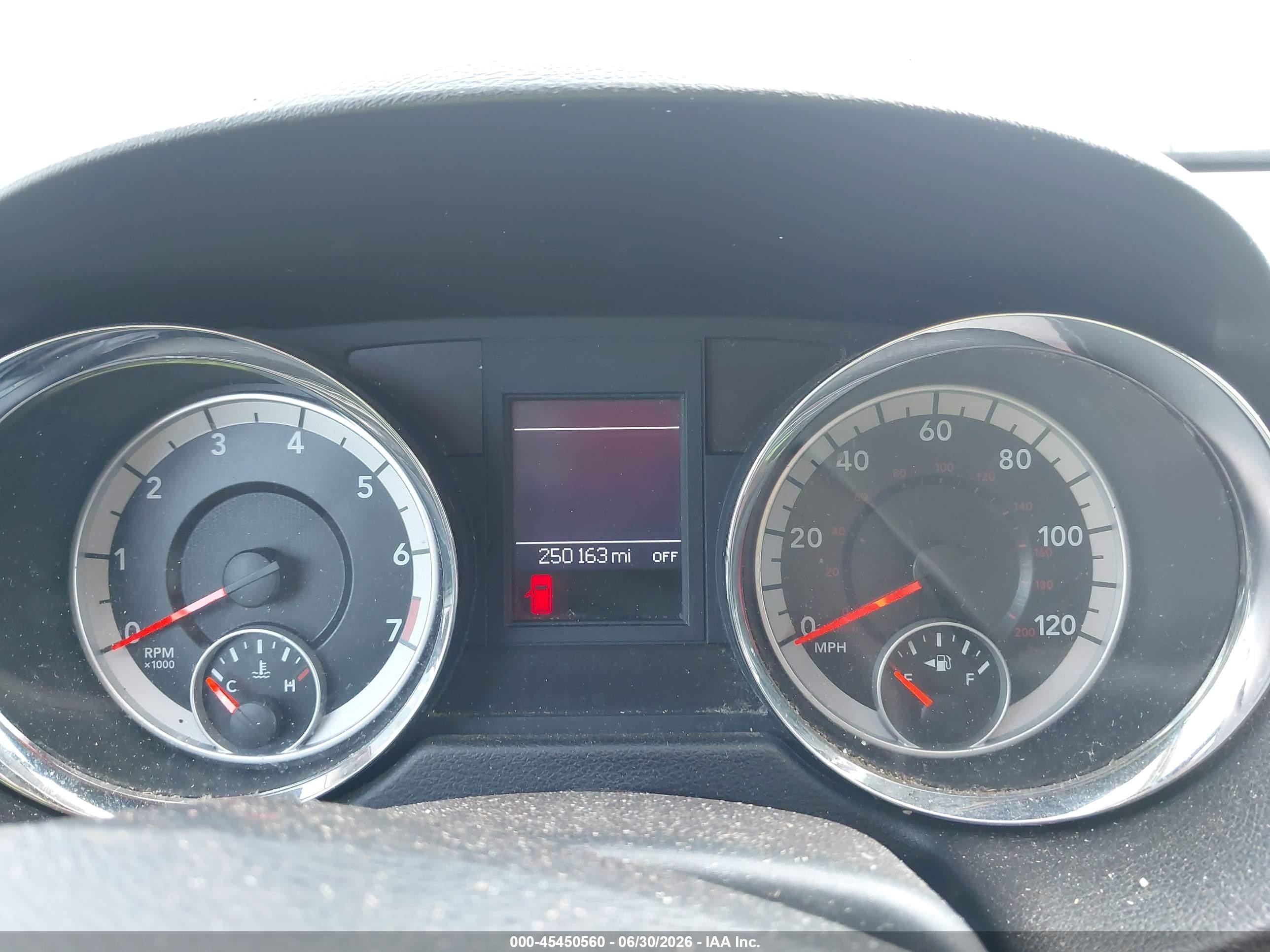 2011 Dodge Grand Caravan Crew White vin: 2D4RN5DG4BR661605