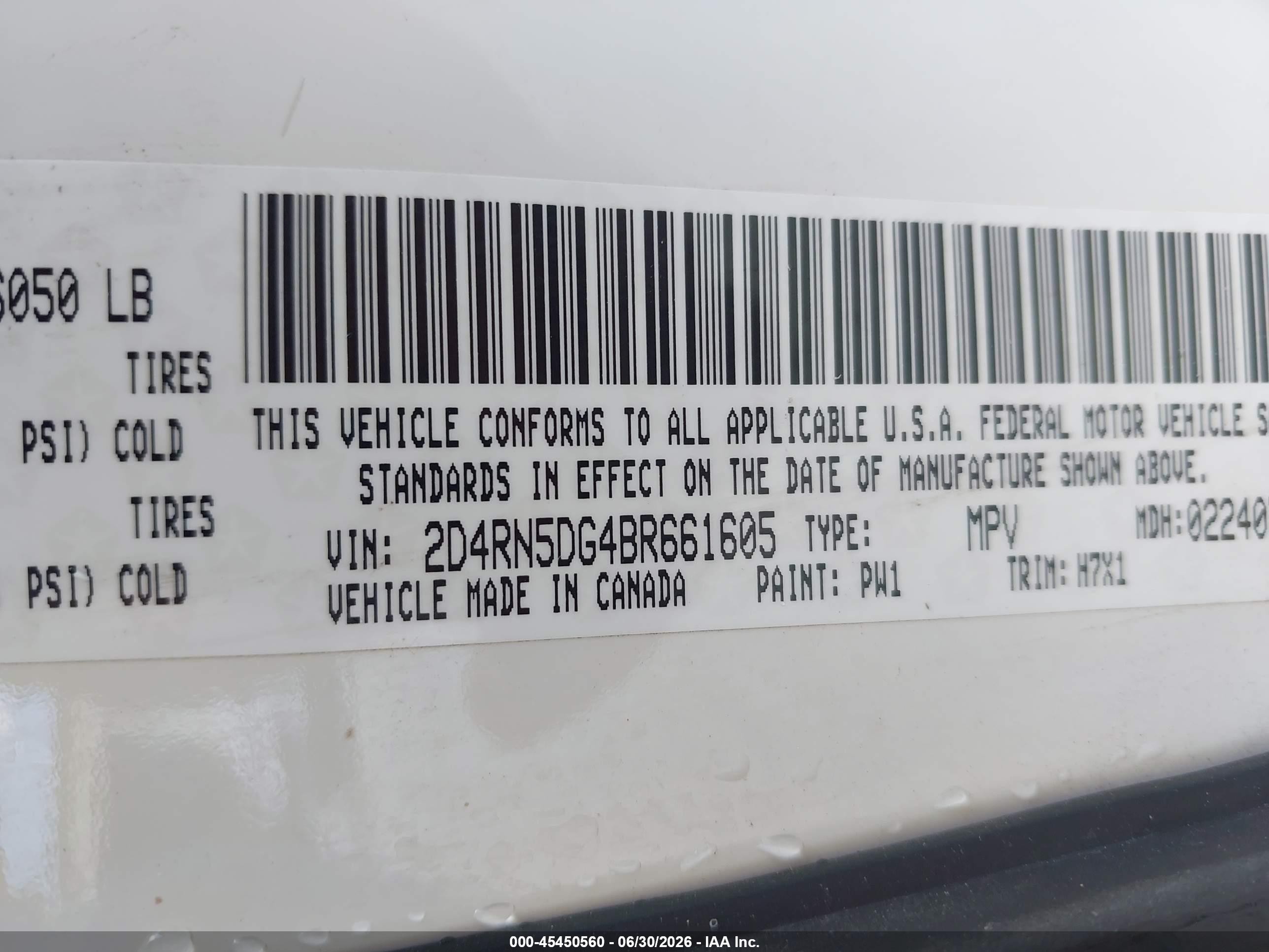 2011 Dodge Grand Caravan Crew White vin: 2D4RN5DG4BR661605
