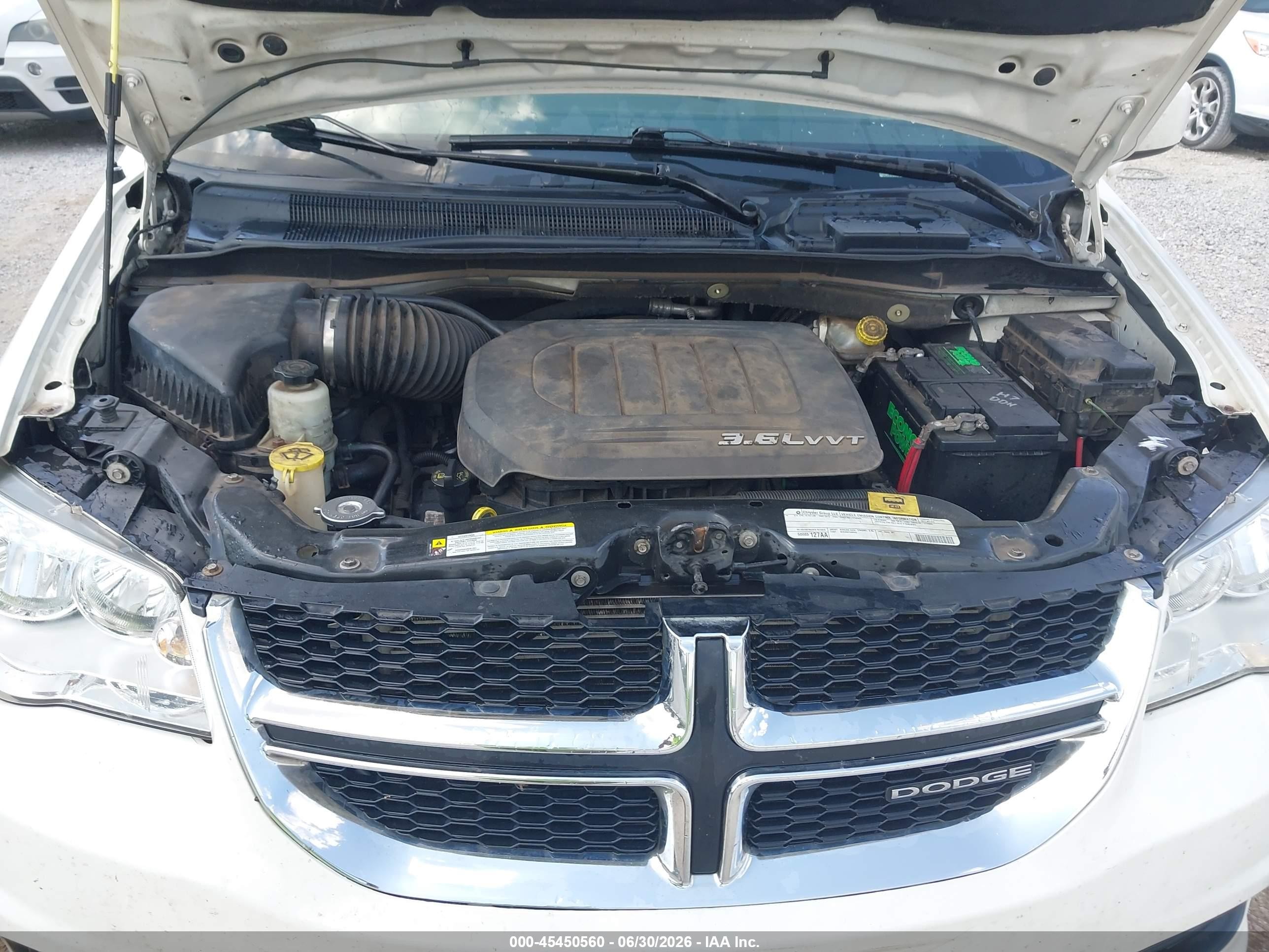 2011 Dodge Grand Caravan Crew White vin: 2D4RN5DG4BR661605