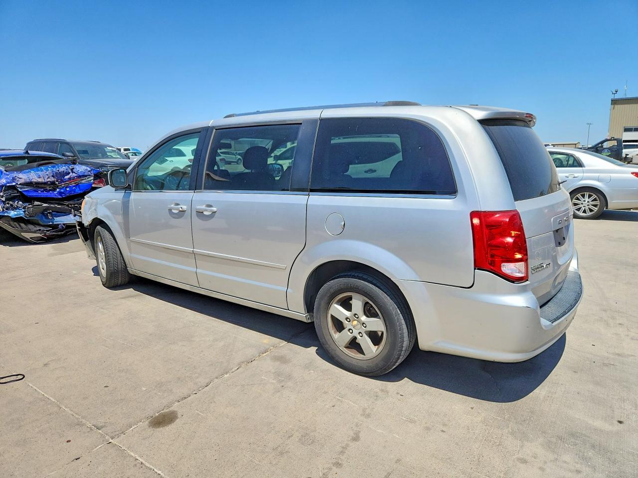 2011 Dodge Grand Caravan Crew Silver vin: 2D4RN5DG4BR720670