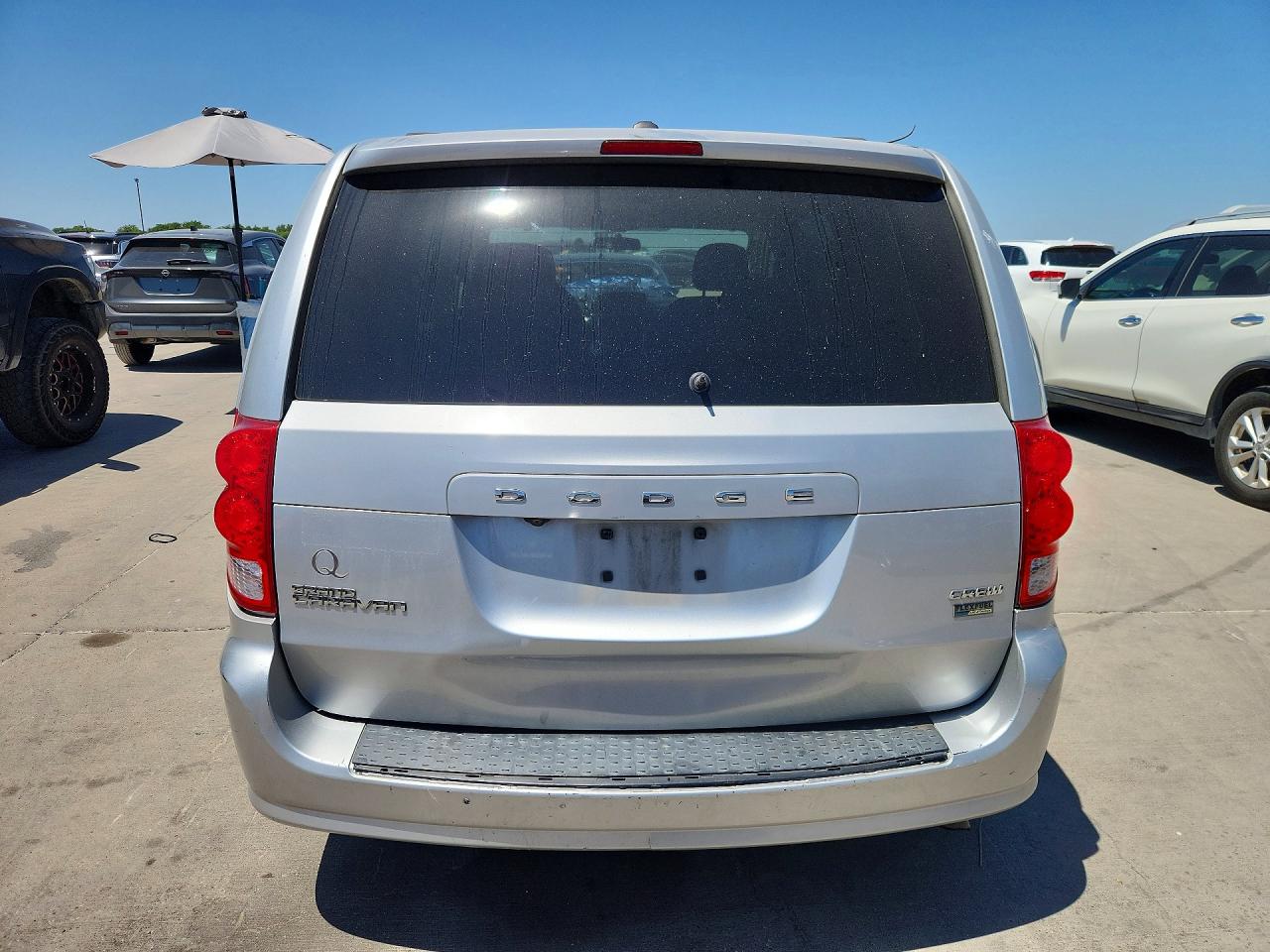 2011 Dodge Grand Caravan Crew Silver vin: 2D4RN5DG4BR720670