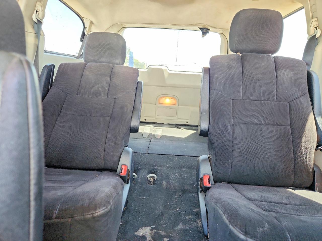 2011 Dodge Grand Caravan Crew Silver vin: 2D4RN5DG4BR720670