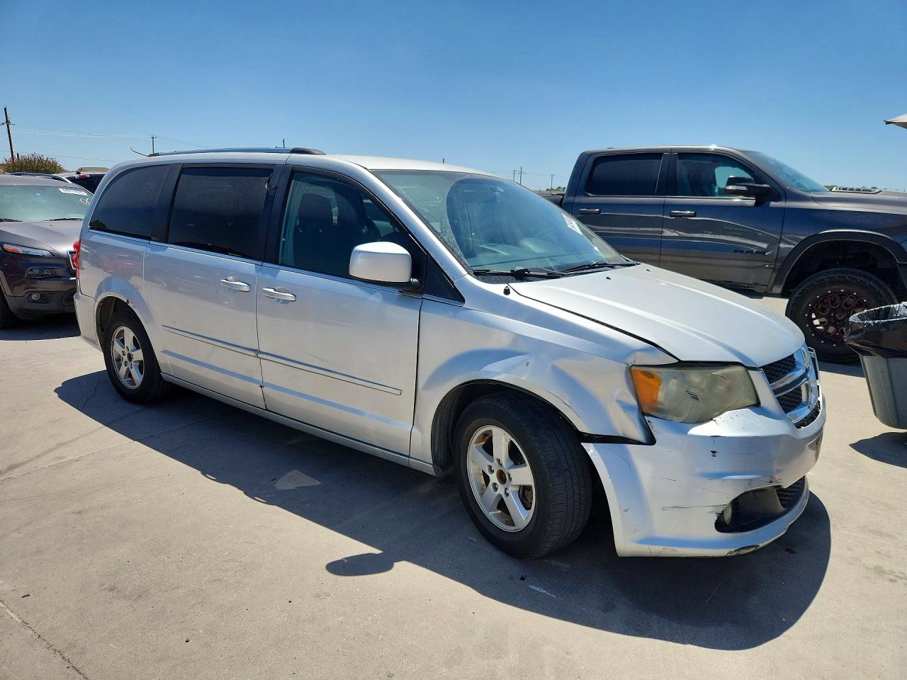 2011 Dodge Grand Caravan Crew Silver vin: 2D4RN5DG4BR720670