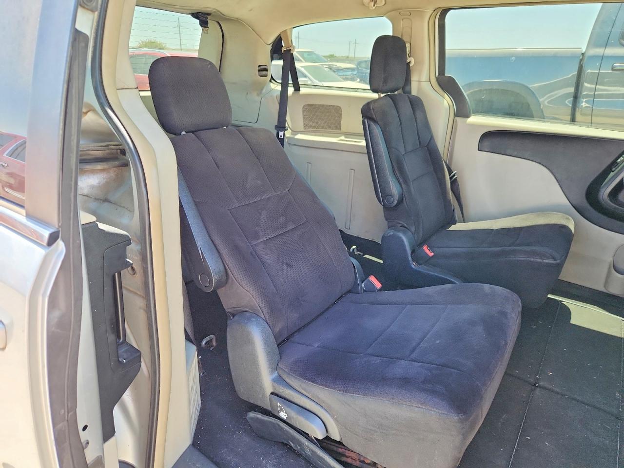 2011 Dodge Grand Caravan Crew Silver vin: 2D4RN5DG4BR720670