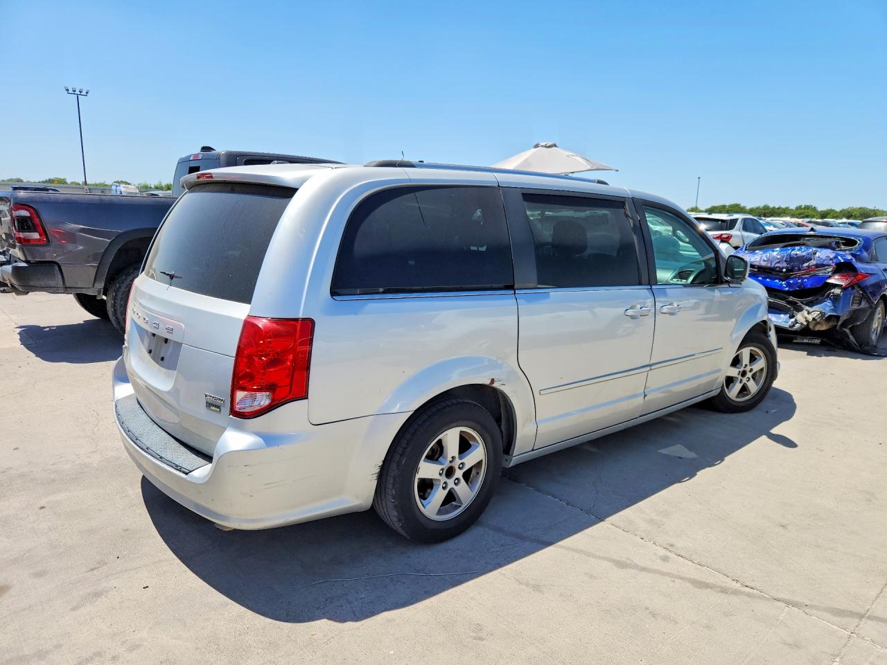 2011 Dodge Grand Caravan Crew Silver vin: 2D4RN5DG4BR720670