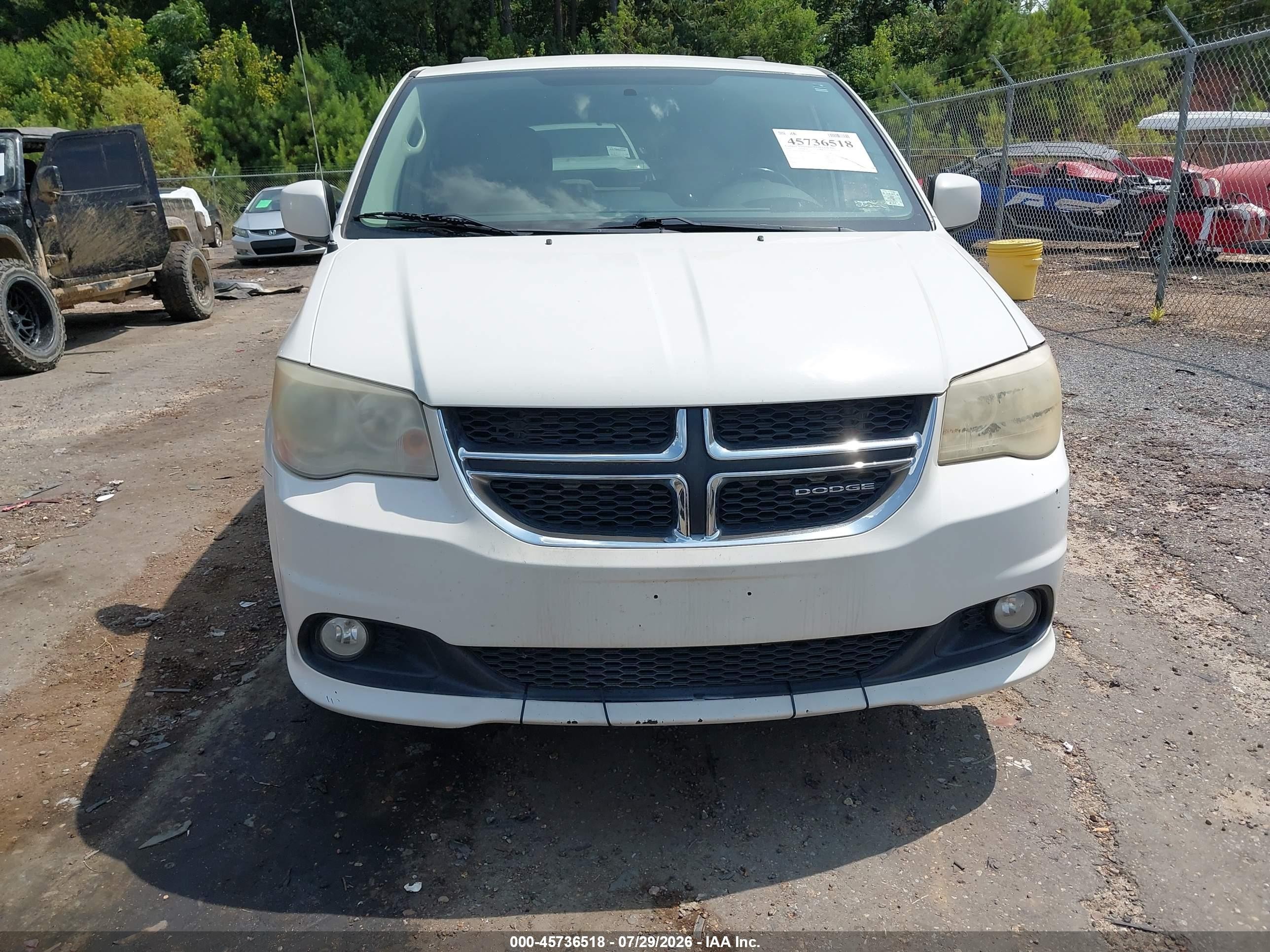 2011 Dodge Grand Caravan Crew White vin: 2D4RN5DG4BR728509