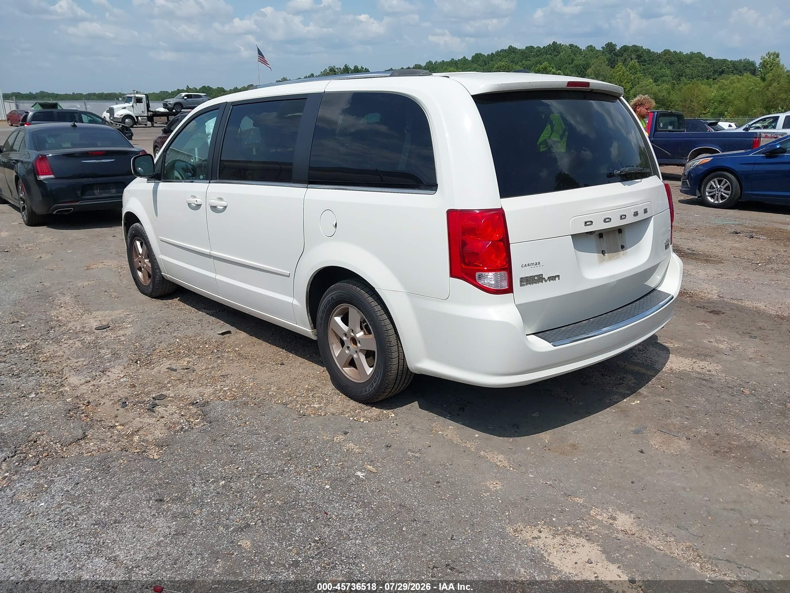 2011 Dodge Grand Caravan Crew White vin: 2D4RN5DG4BR728509