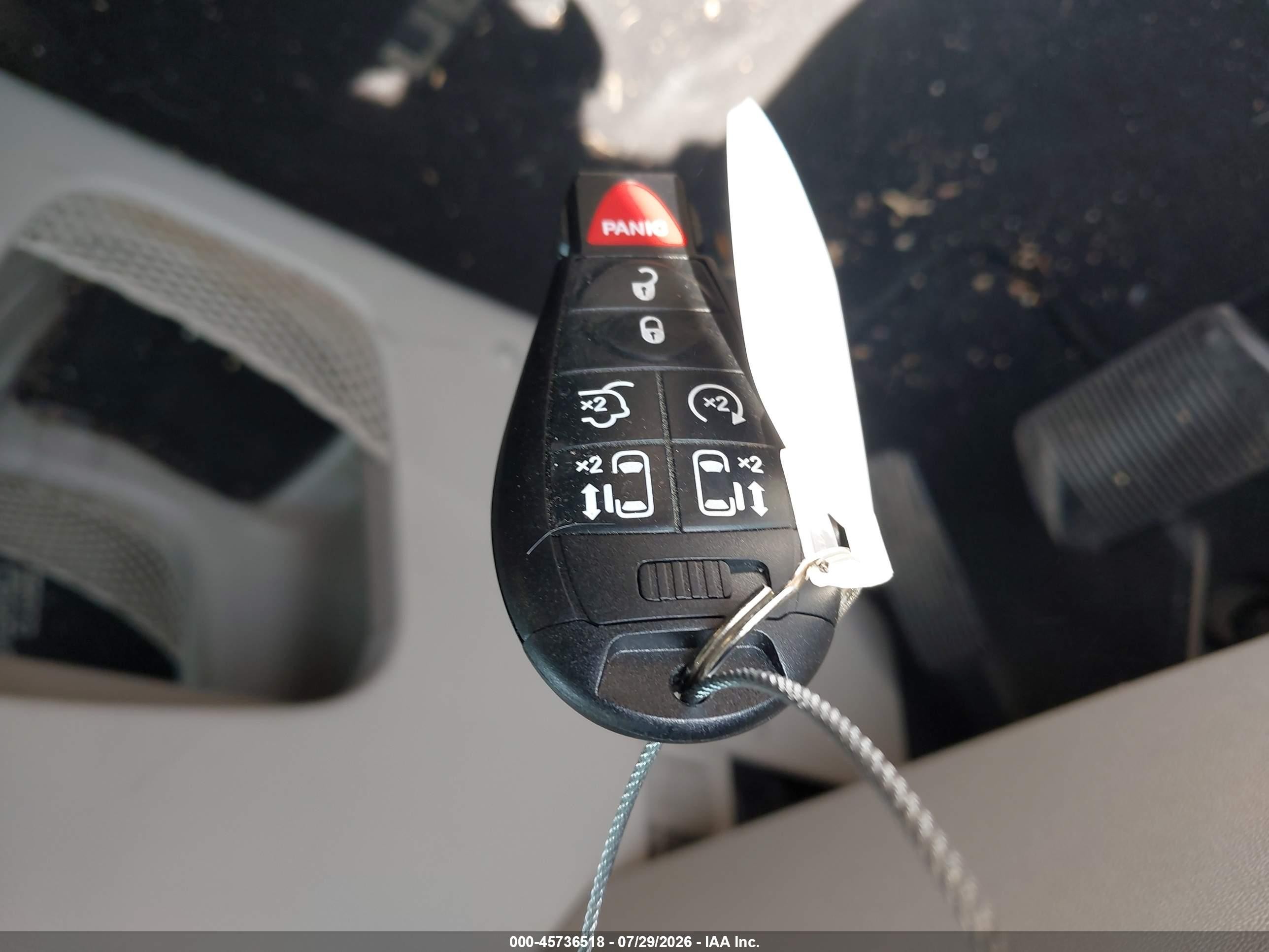 2011 Dodge Grand Caravan Crew White vin: 2D4RN5DG4BR728509
