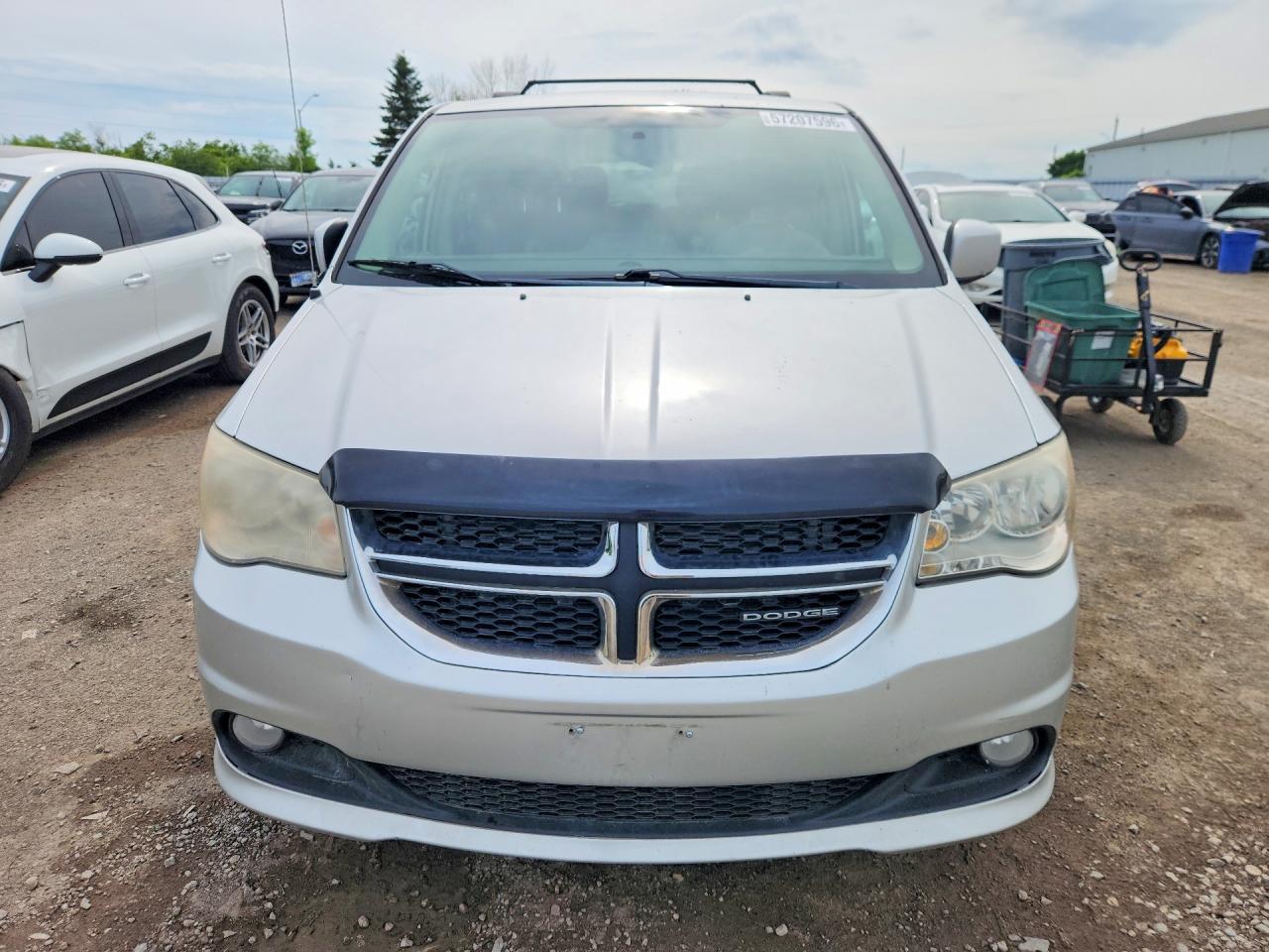 2011 Dodge Grand Caravan Crew Silver vin: 2D4RN5DG4BR788466