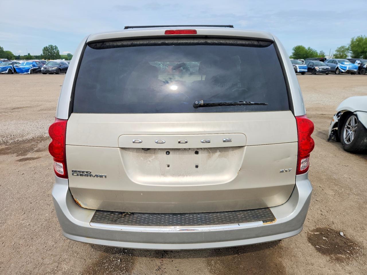 2011 Dodge Grand Caravan Crew Silver vin: 2D4RN5DG4BR788466