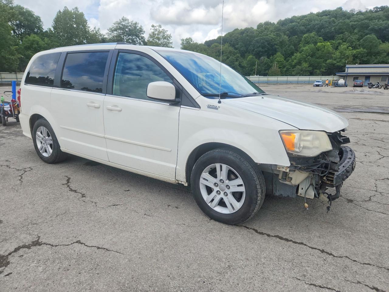 2011 Dodge Grand Caravan Crew White vin: 2D4RN5DG4BR793201