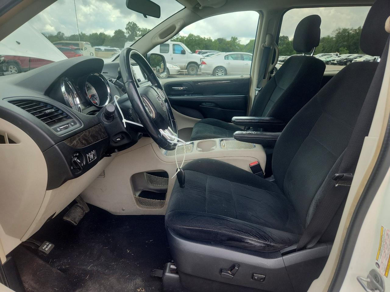 2011 Dodge Grand Caravan Crew White vin: 2D4RN5DG4BR793201