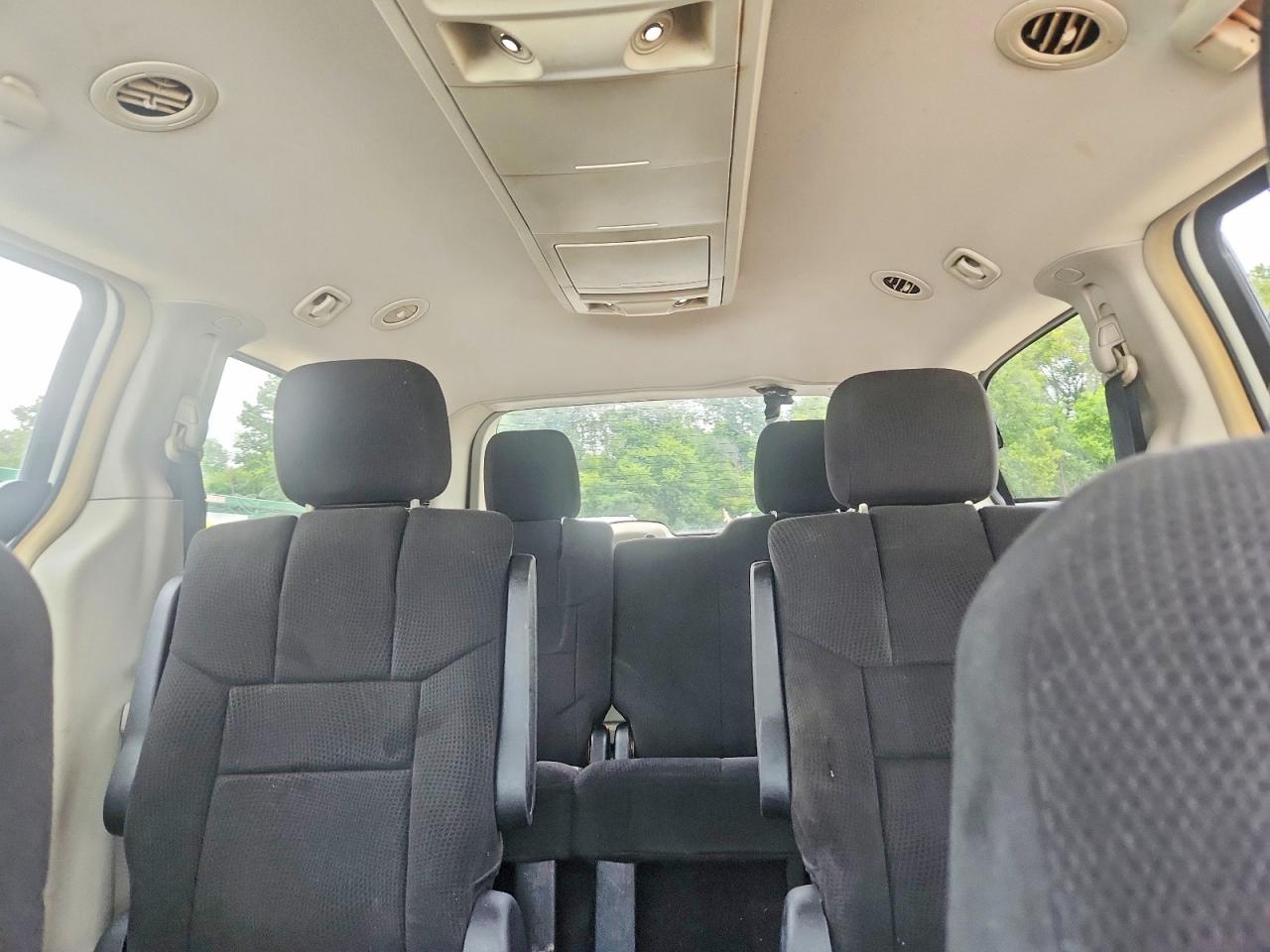 2011 Dodge Grand Caravan Crew White vin: 2D4RN5DG4BR793201
