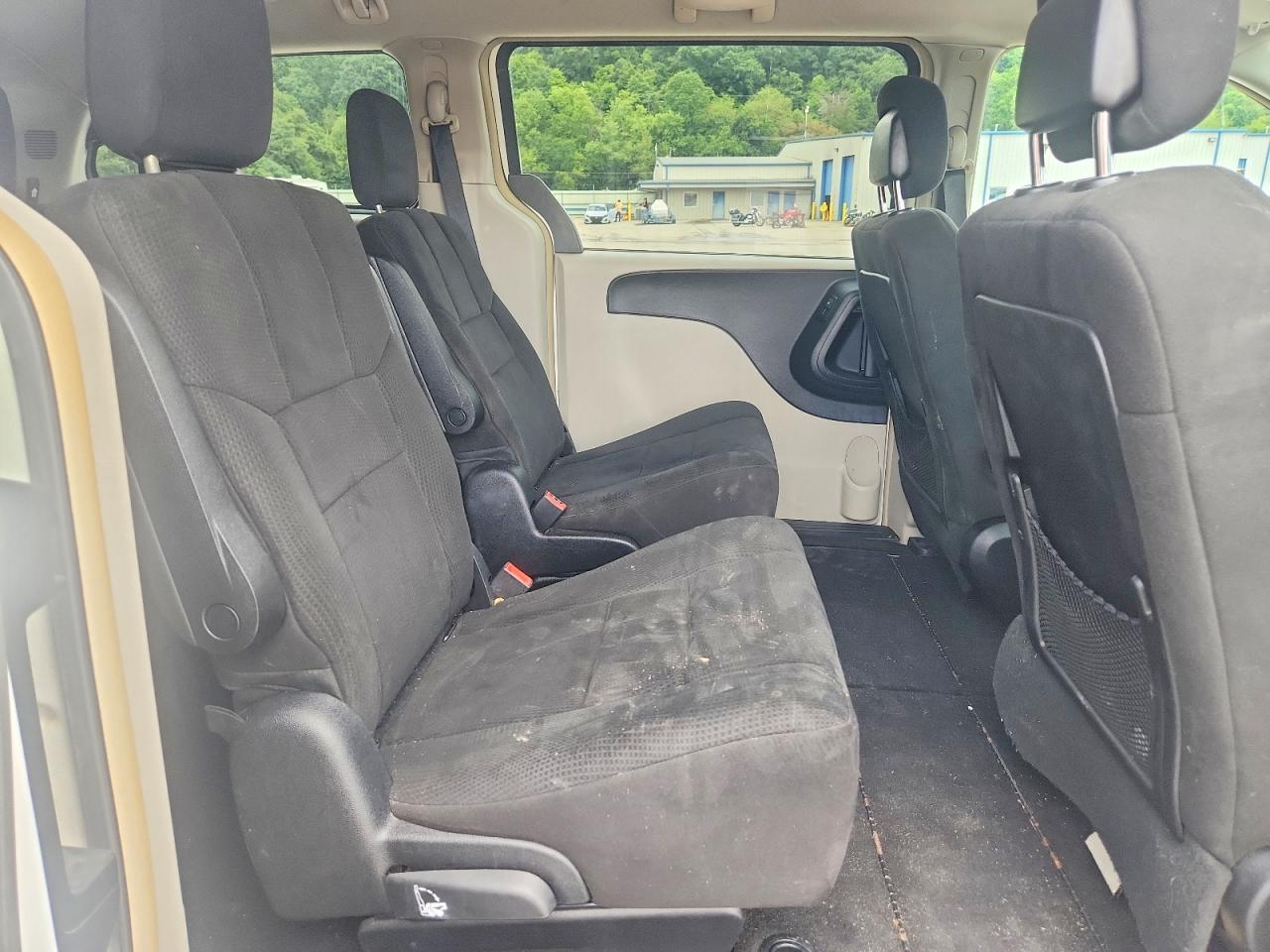 2011 Dodge Grand Caravan Crew White vin: 2D4RN5DG4BR793201