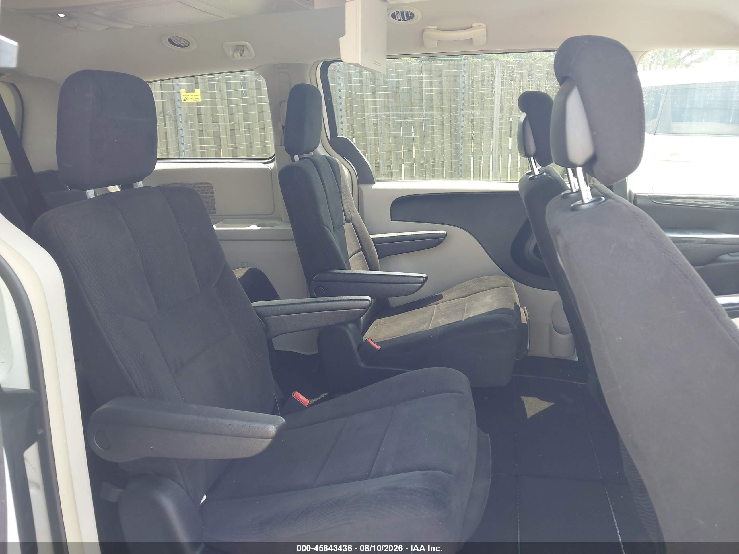 2011 Dodge Grand Caravan Crew White vin: 2D4RN5DG5BR618908