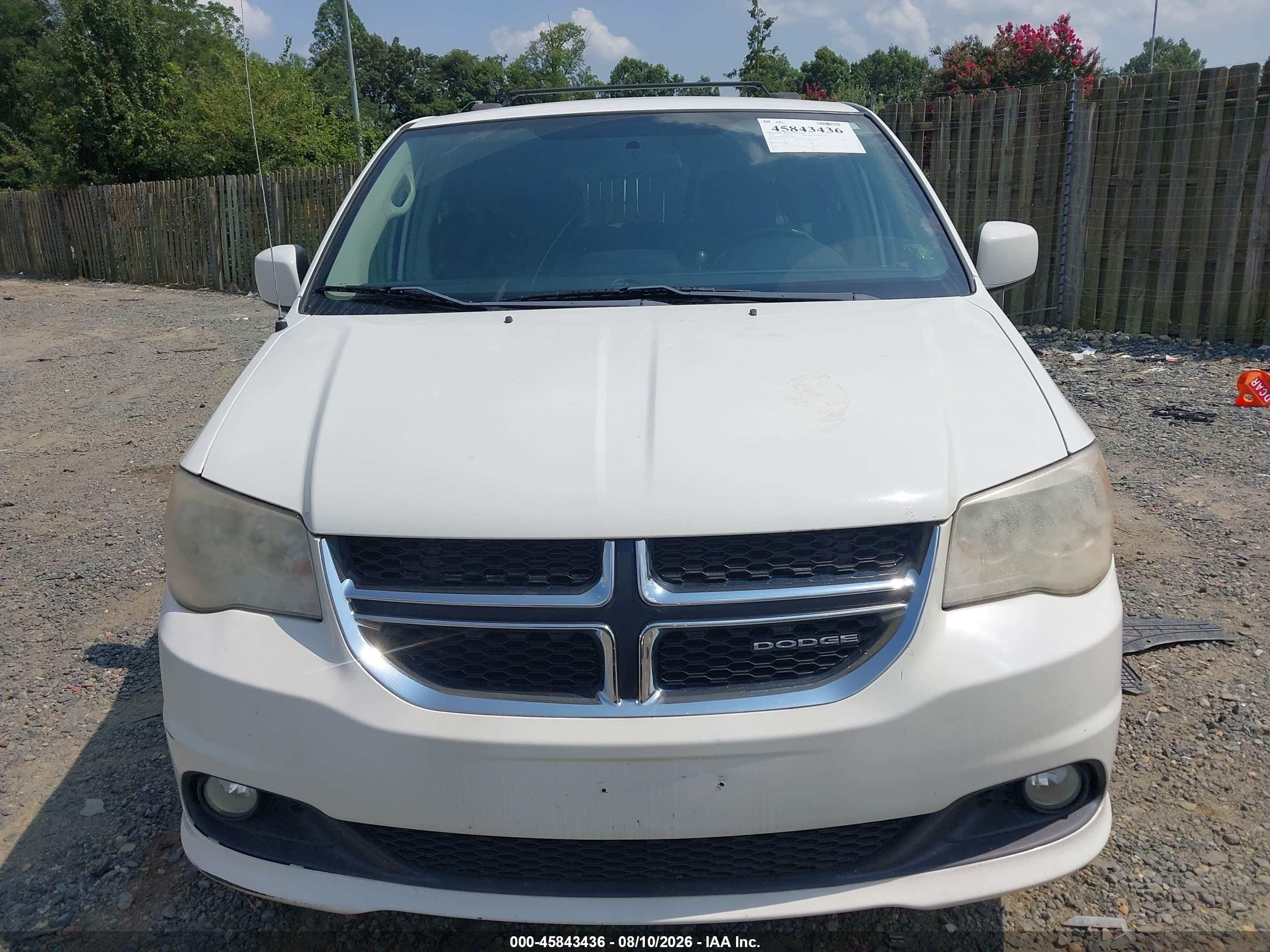 2011 Dodge Grand Caravan Crew White vin: 2D4RN5DG5BR618908