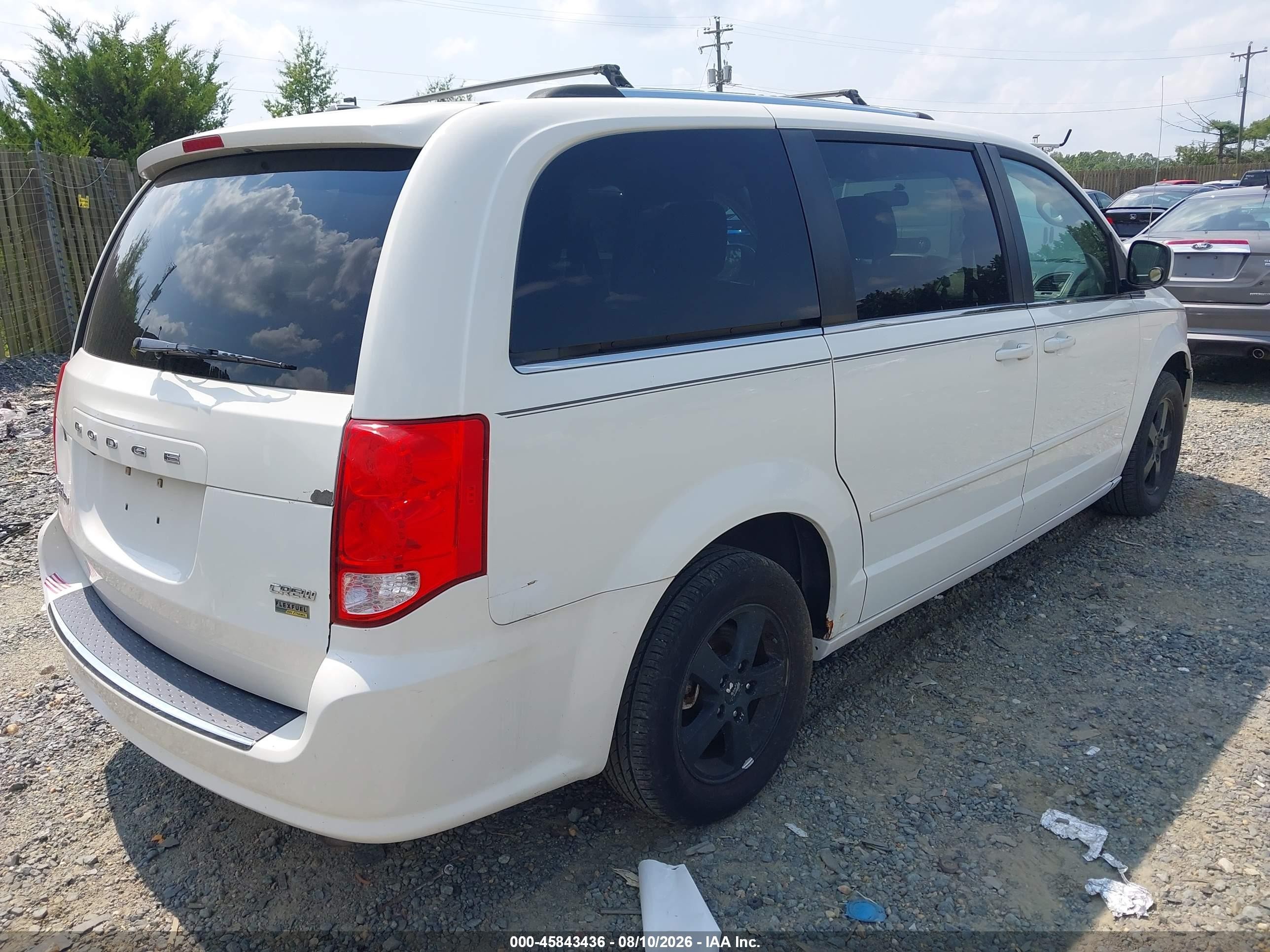 2011 Dodge Grand Caravan Crew White vin: 2D4RN5DG5BR618908