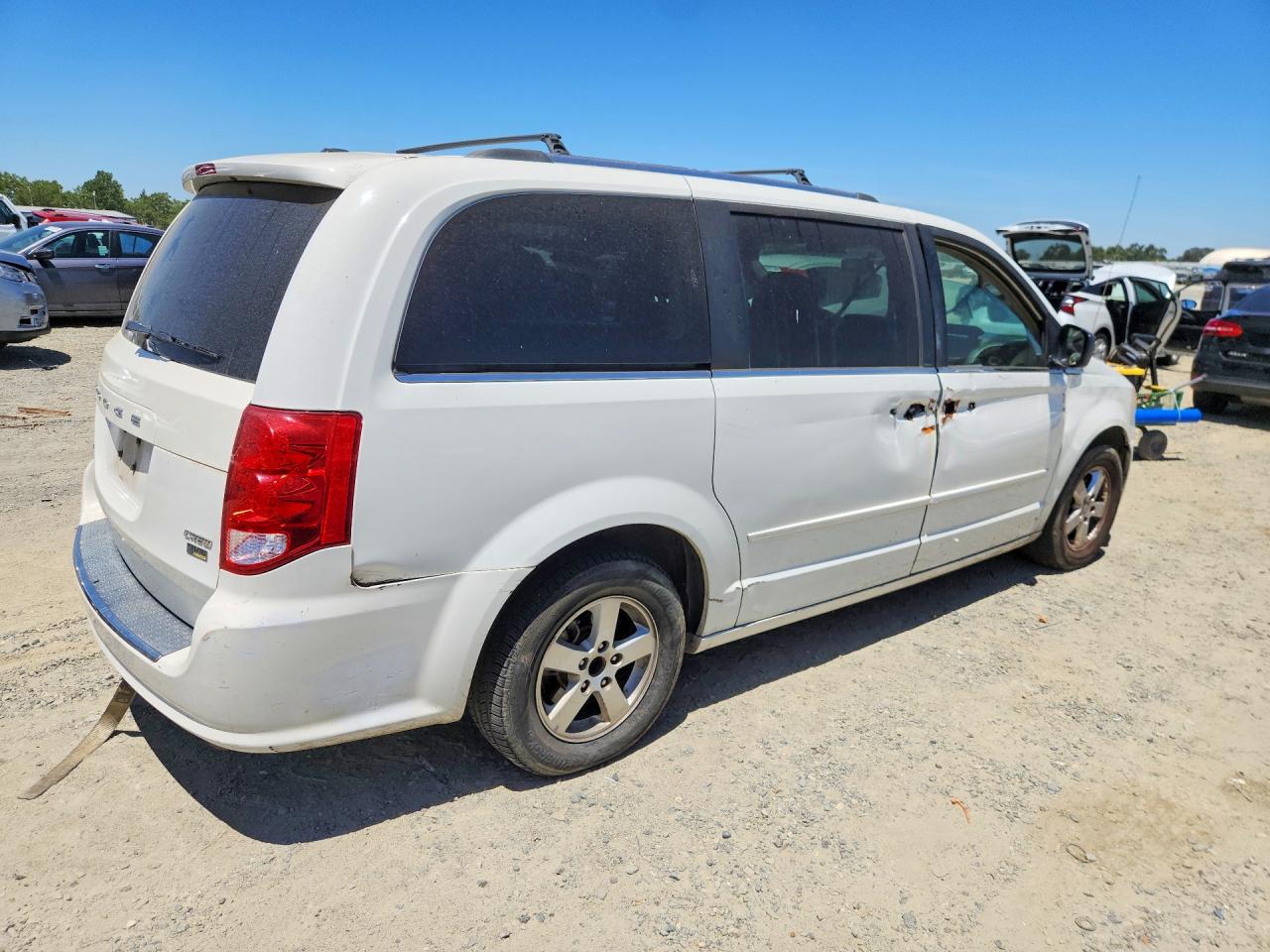 2011 Dodge Grand Caravan Crew White vin: 2D4RN5DG5BR650113