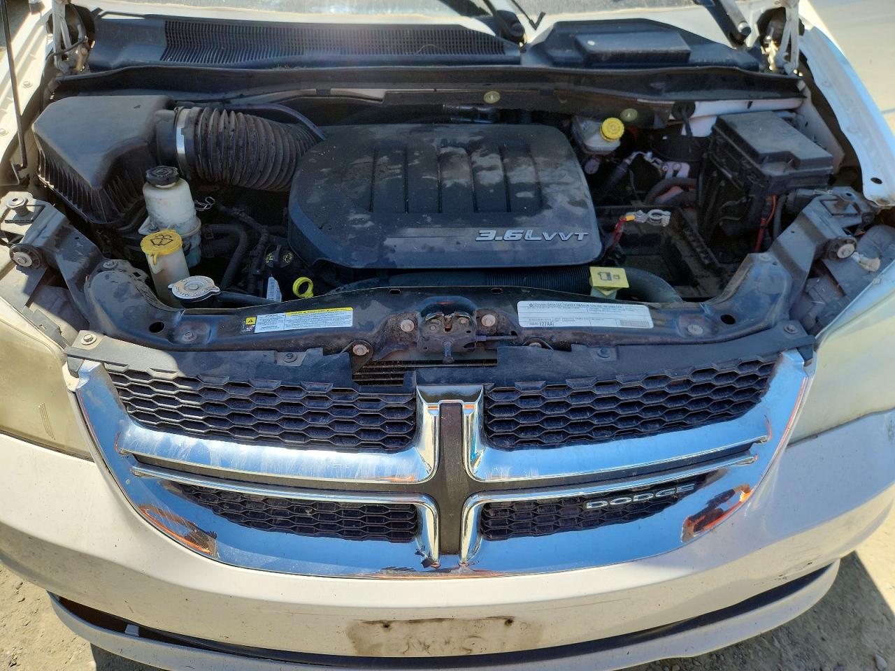2011 Dodge Grand Caravan Crew White vin: 2D4RN5DG5BR650113