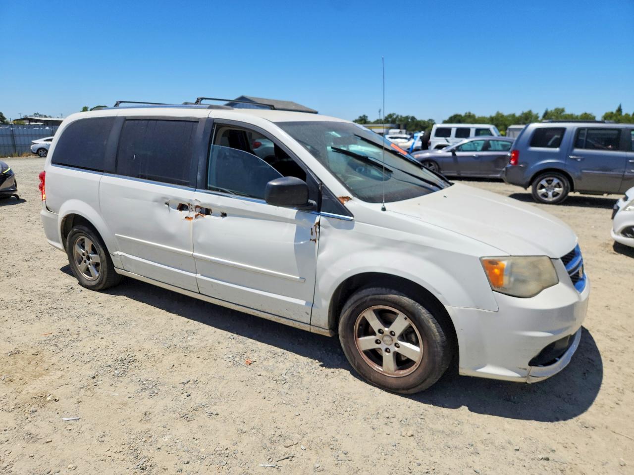2011 Dodge Grand Caravan Crew White vin: 2D4RN5DG5BR650113