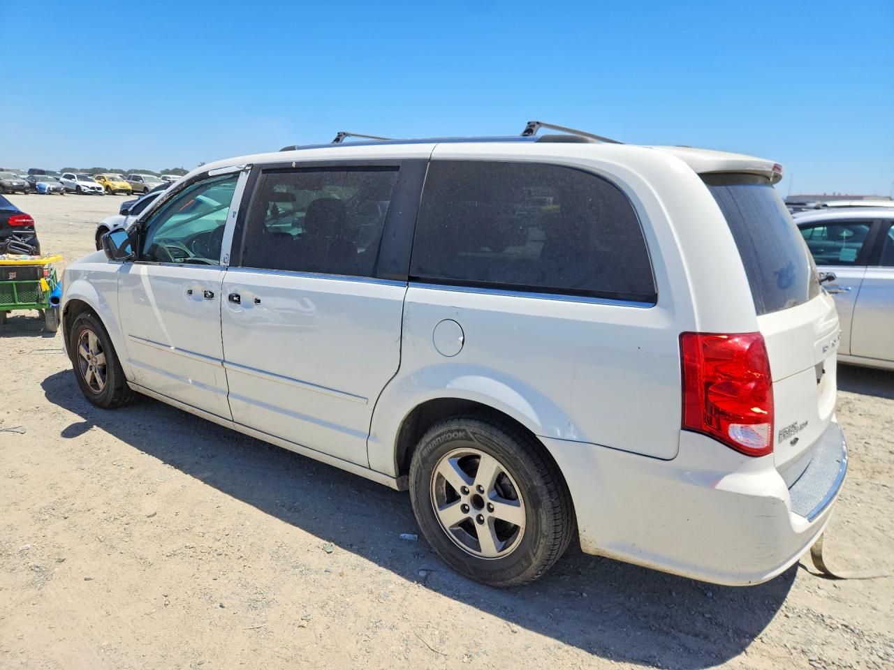 2011 Dodge Grand Caravan Crew White vin: 2D4RN5DG5BR650113