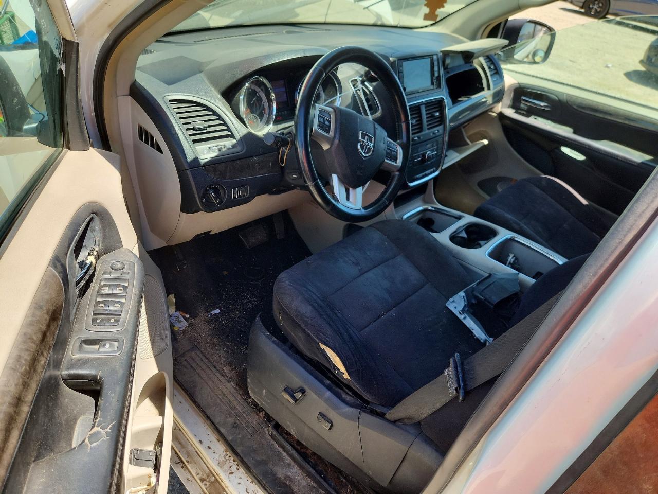 2011 Dodge Grand Caravan Crew White vin: 2D4RN5DG5BR650113