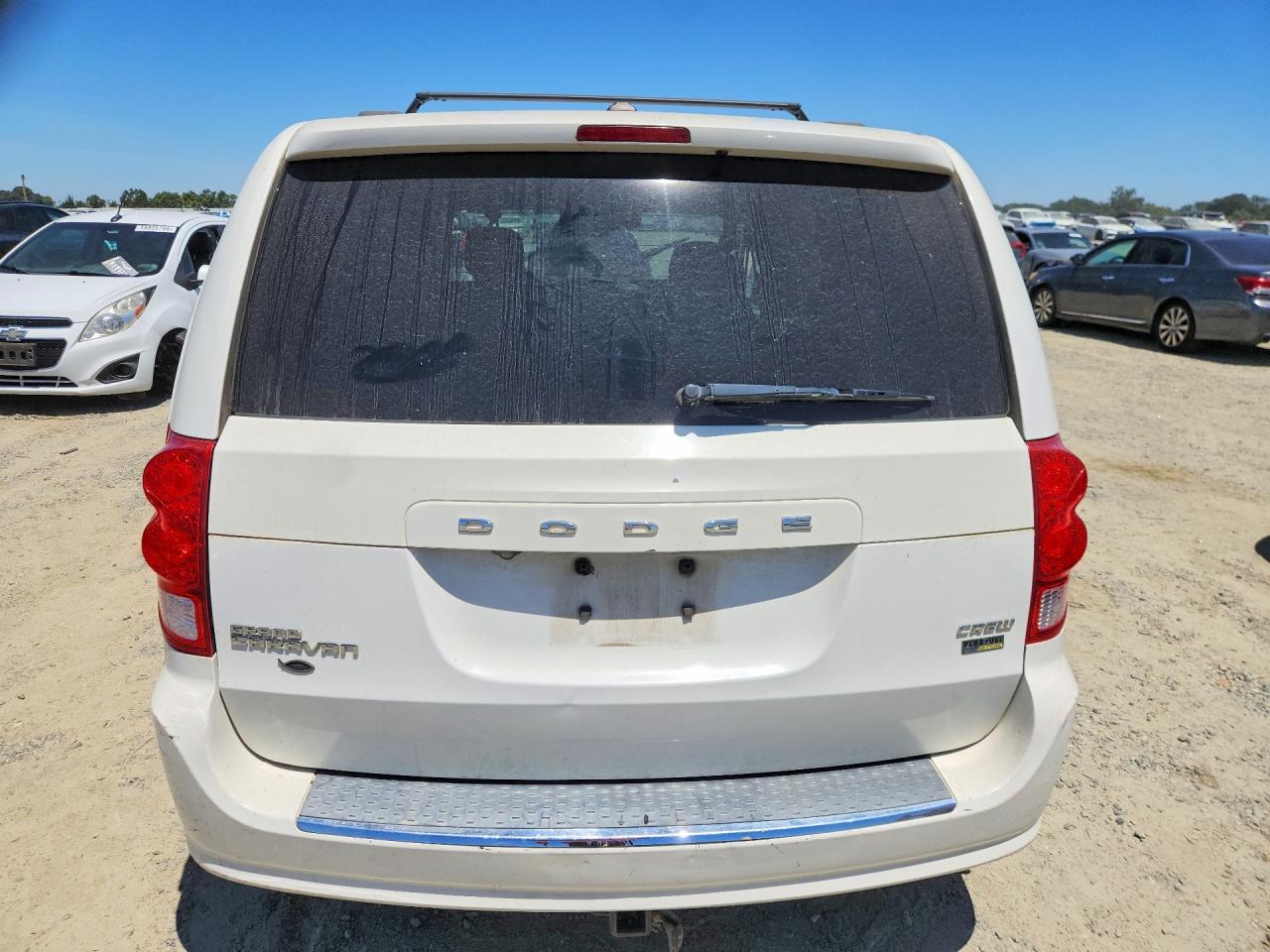 2011 Dodge Grand Caravan Crew White vin: 2D4RN5DG5BR650113