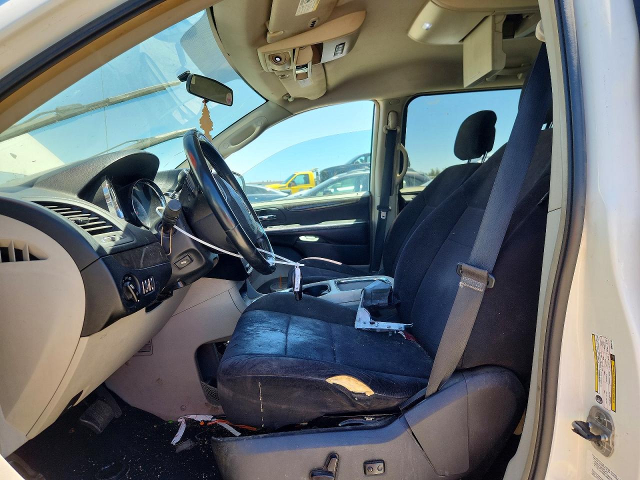 2011 Dodge Grand Caravan Crew White vin: 2D4RN5DG5BR650113