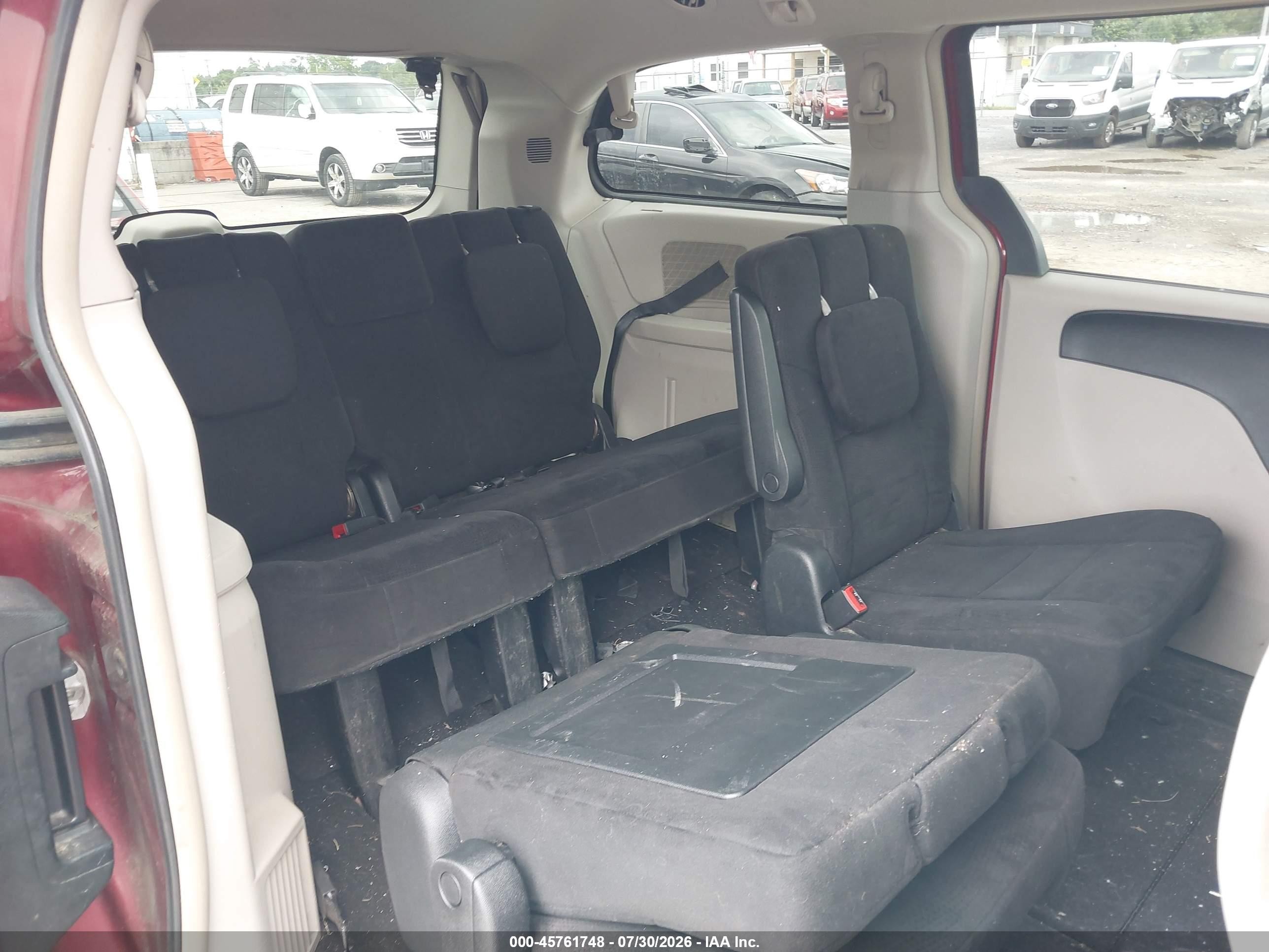 2011 Dodge Grand Caravan Crew Burgundy vin: 2D4RN5DG5BR654484
