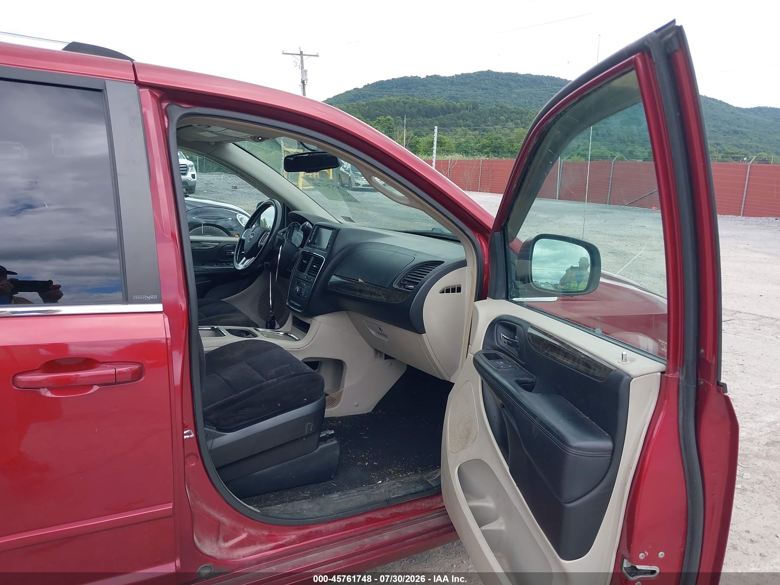 2011 Dodge Grand Caravan Crew Burgundy vin: 2D4RN5DG5BR654484