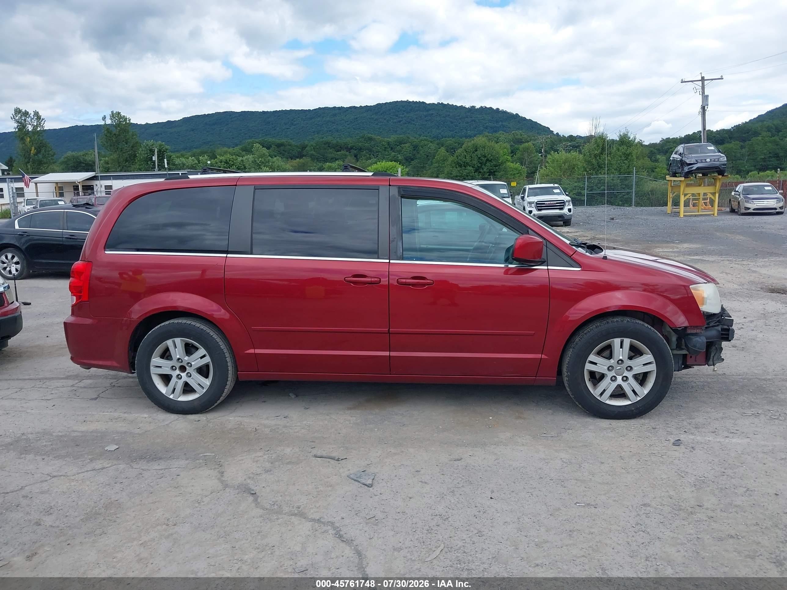 2011 Dodge Grand Caravan Crew Burgundy vin: 2D4RN5DG5BR654484