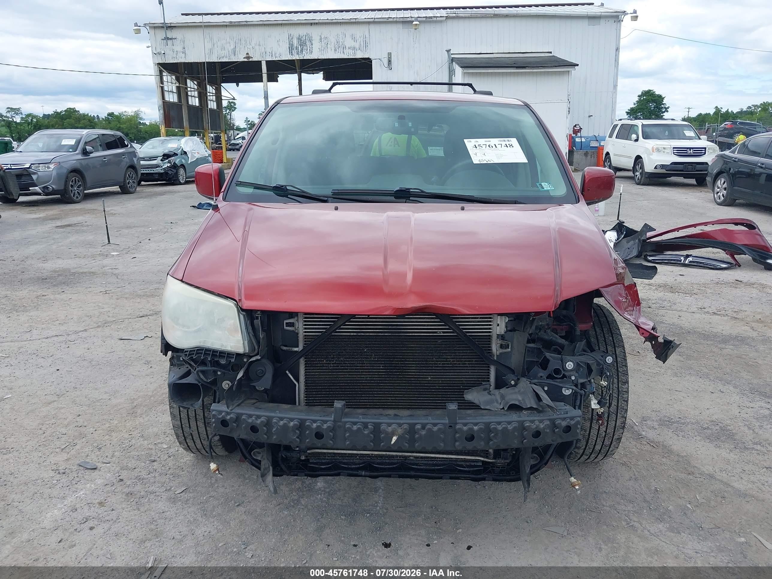 2011 Dodge Grand Caravan Crew Burgundy vin: 2D4RN5DG5BR654484