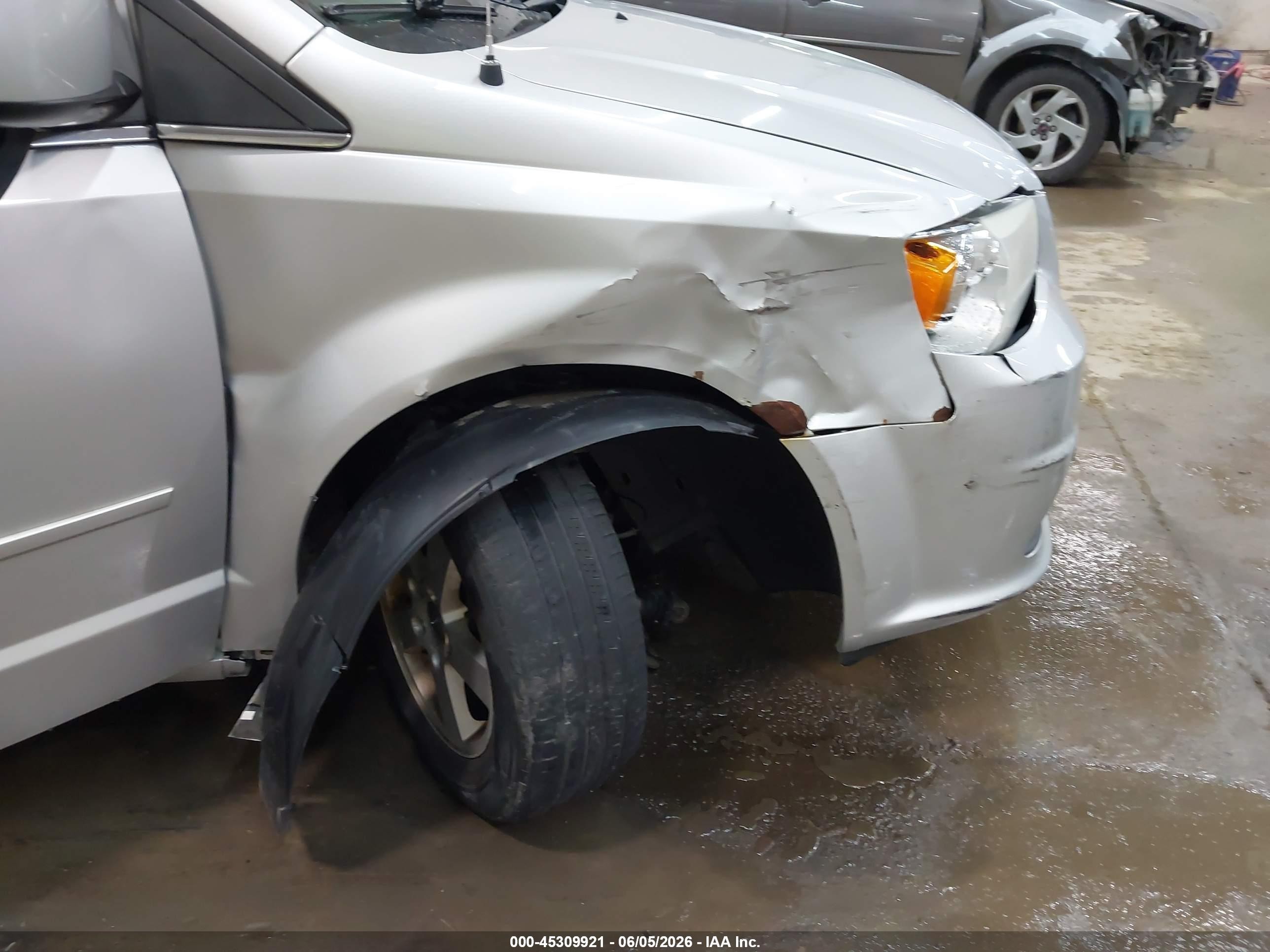 2011 Dodge Grand Caravan Crew Silver vin: 2D4RN5DG5BR718958