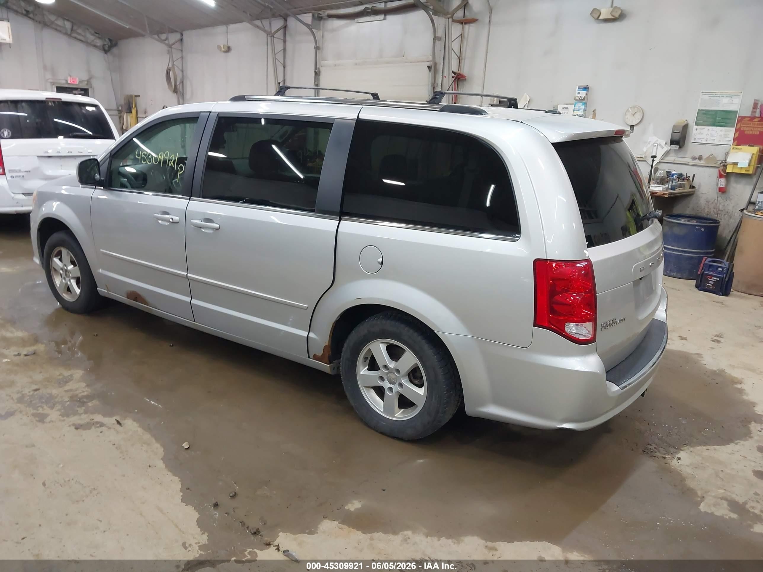 2011 Dodge Grand Caravan Crew Silver vin: 2D4RN5DG5BR718958