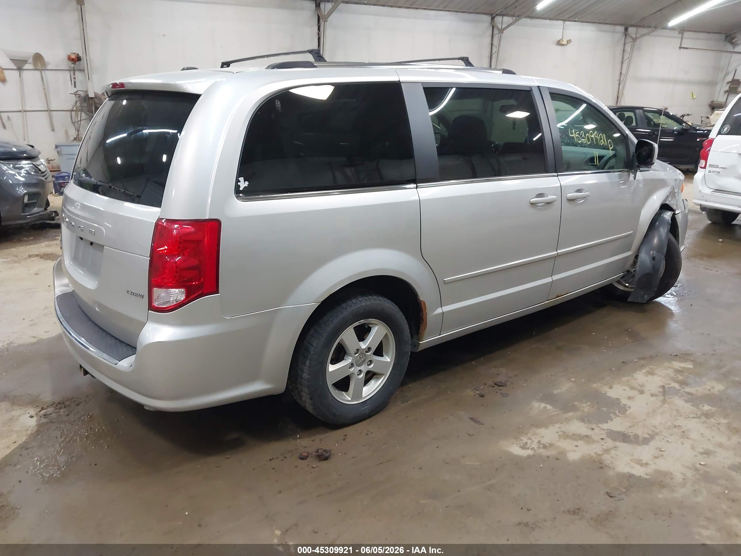 2011 Dodge Grand Caravan Crew Silver vin: 2D4RN5DG5BR718958