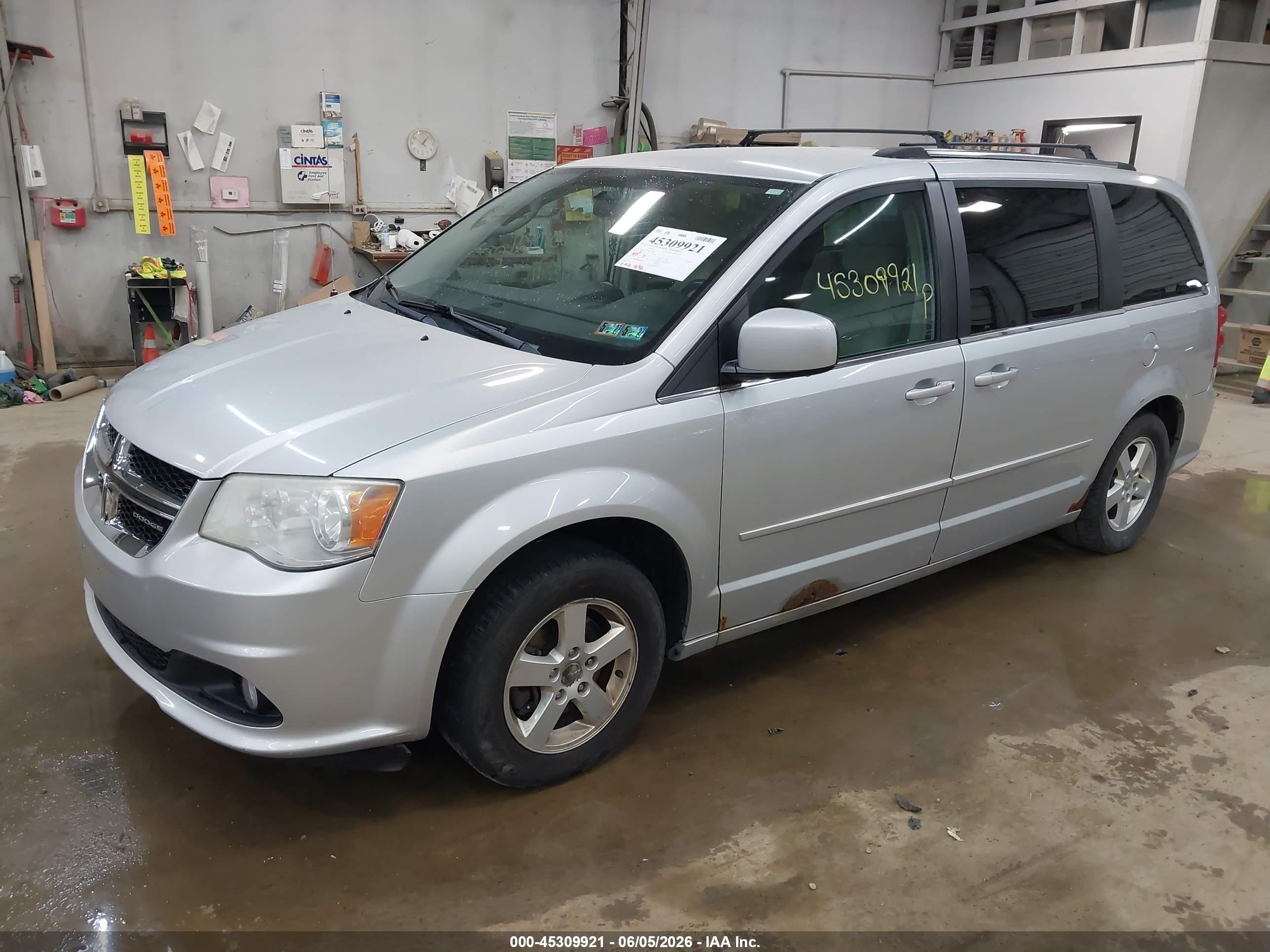 2011 Dodge Grand Caravan Crew Silver vin: 2D4RN5DG5BR718958
