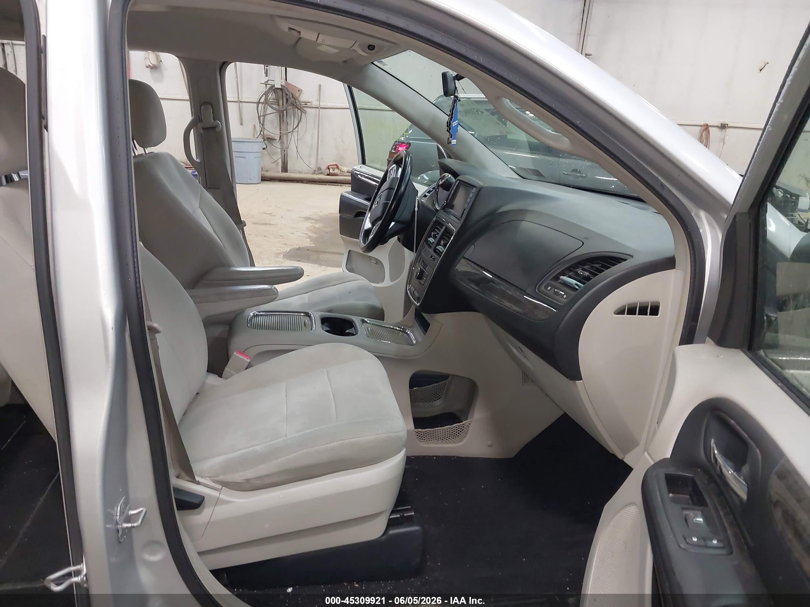 2011 Dodge Grand Caravan Crew Silver vin: 2D4RN5DG5BR718958