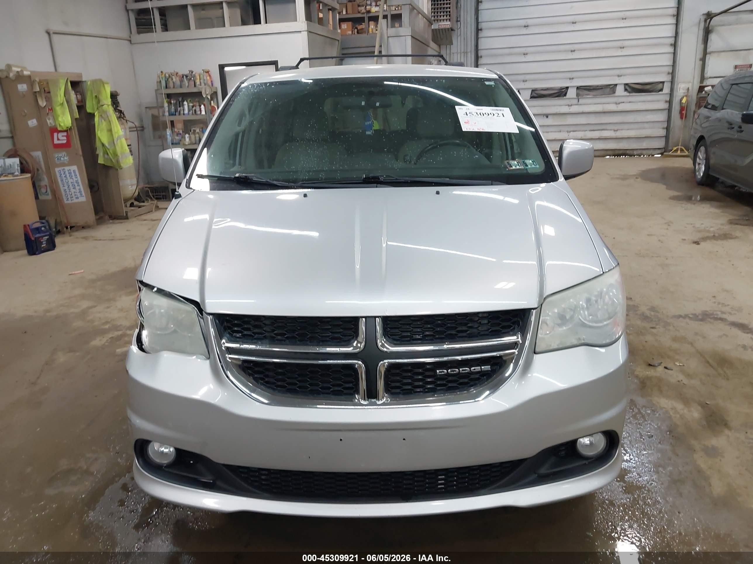 2011 Dodge Grand Caravan Crew Silver vin: 2D4RN5DG5BR718958