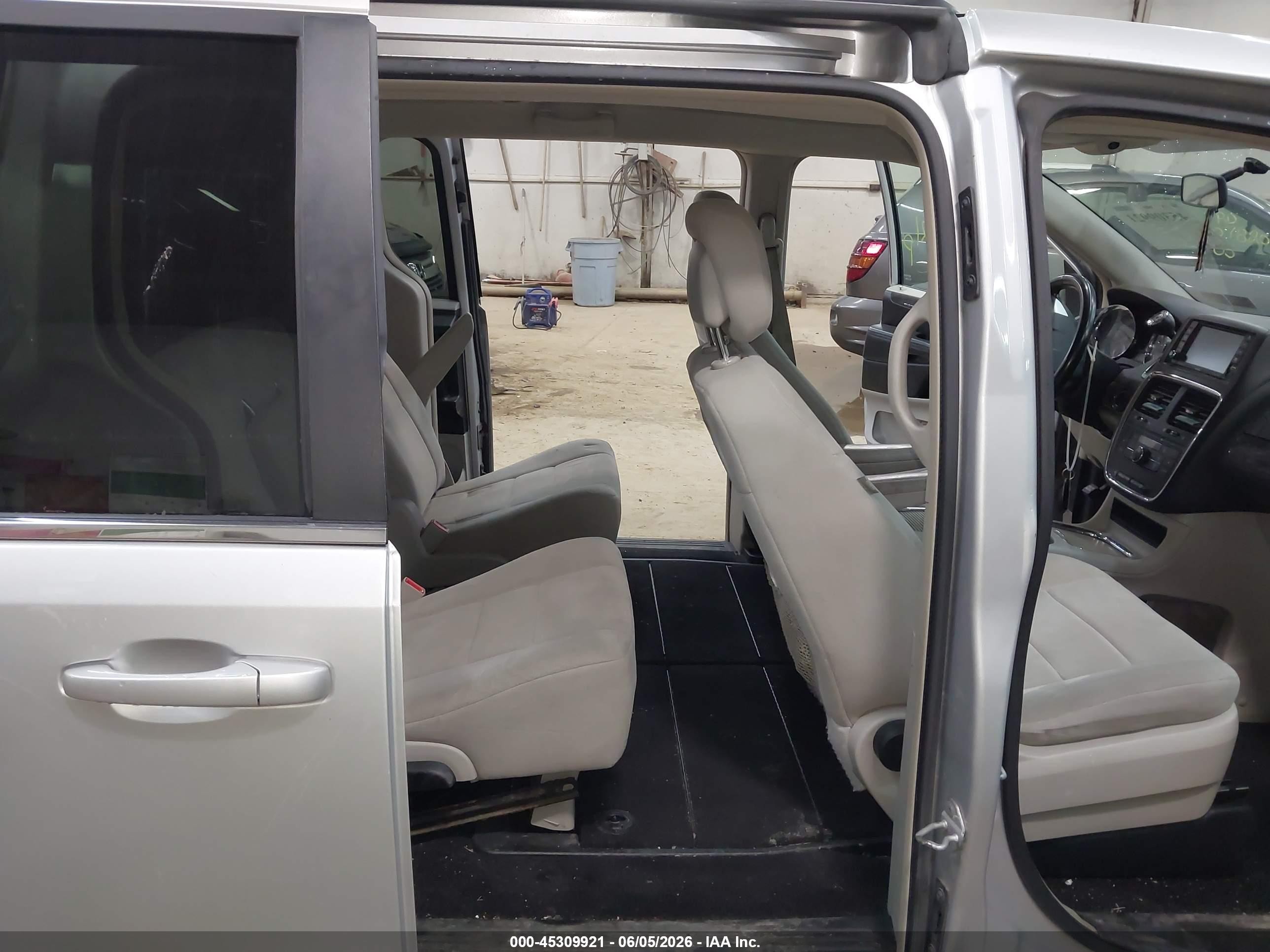 2011 Dodge Grand Caravan Crew Silver vin: 2D4RN5DG5BR718958