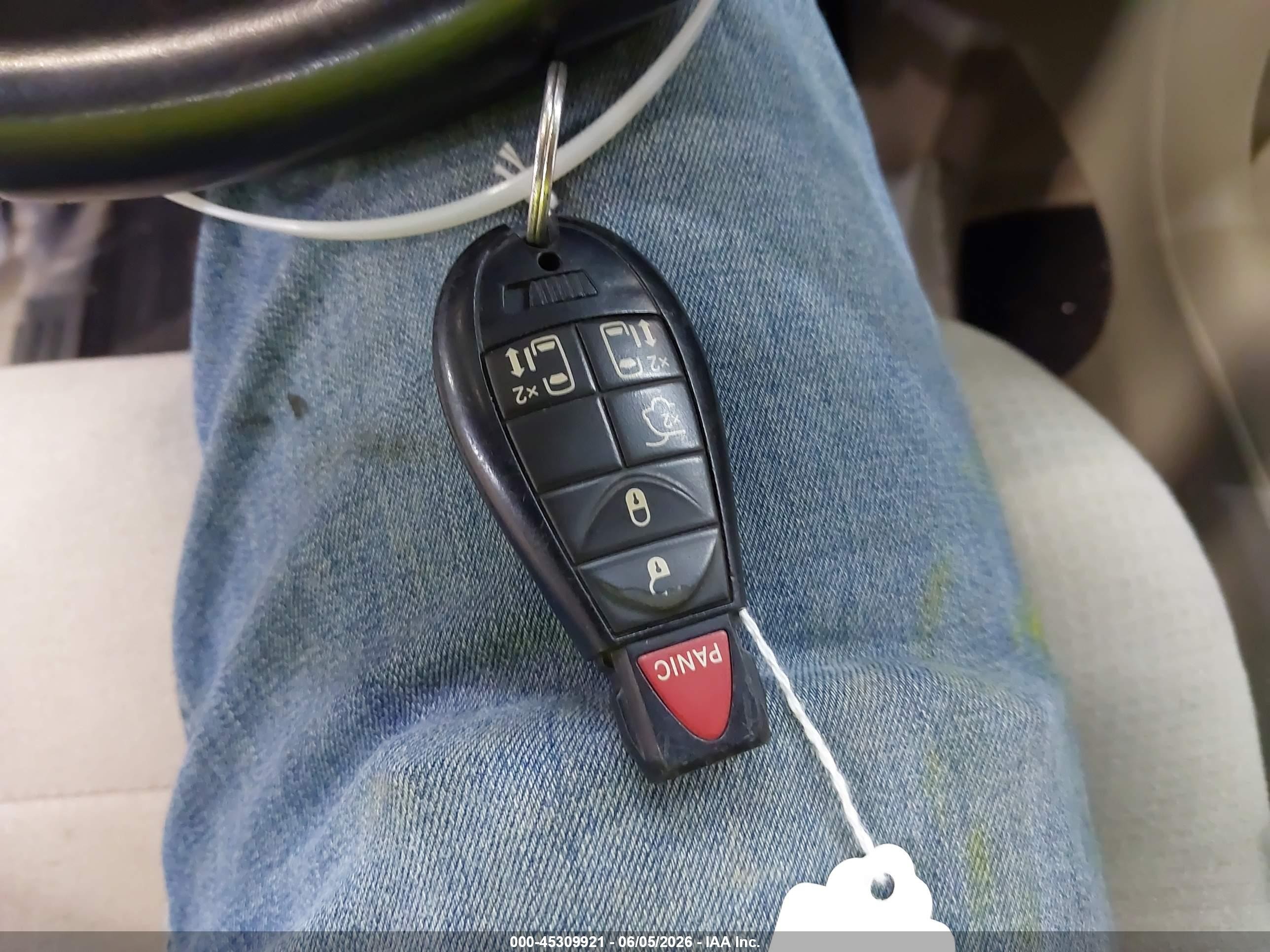 2011 Dodge Grand Caravan Crew Silver vin: 2D4RN5DG5BR718958