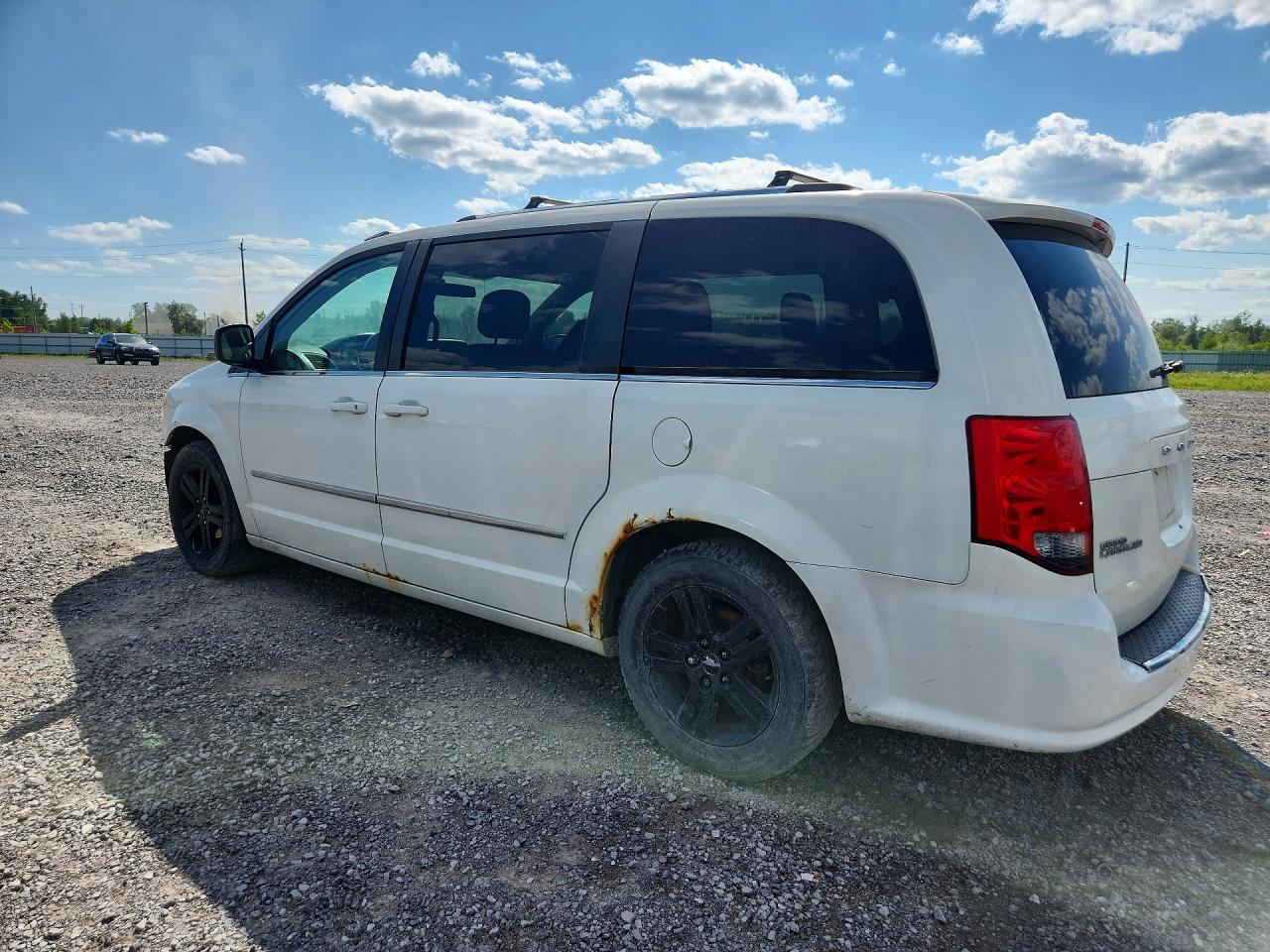 2011 Dodge Grand Caravan Crew White vin: 2D4RN5DG5BR744413