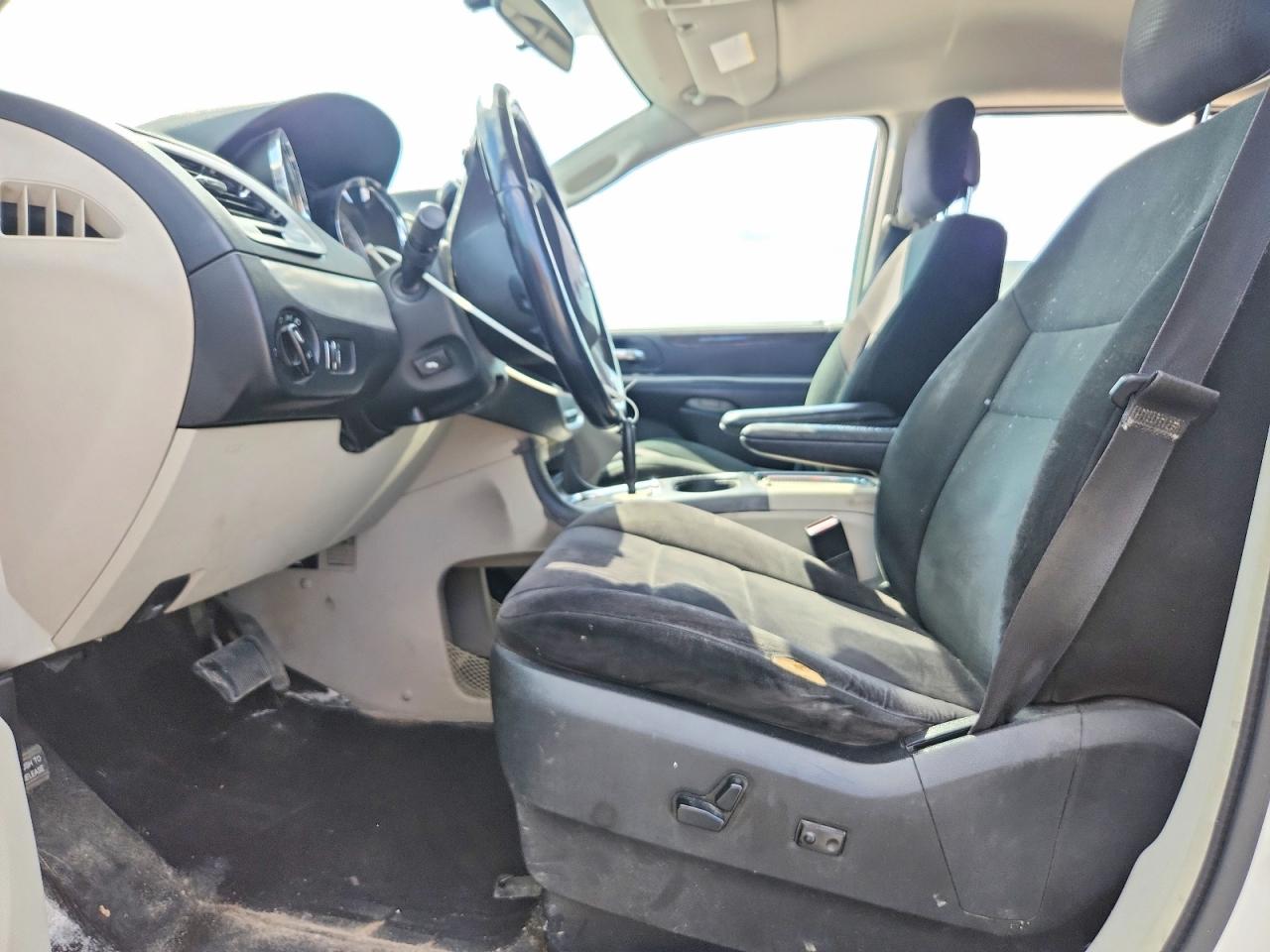 2011 Dodge Grand Caravan Crew White vin: 2D4RN5DG5BR744413