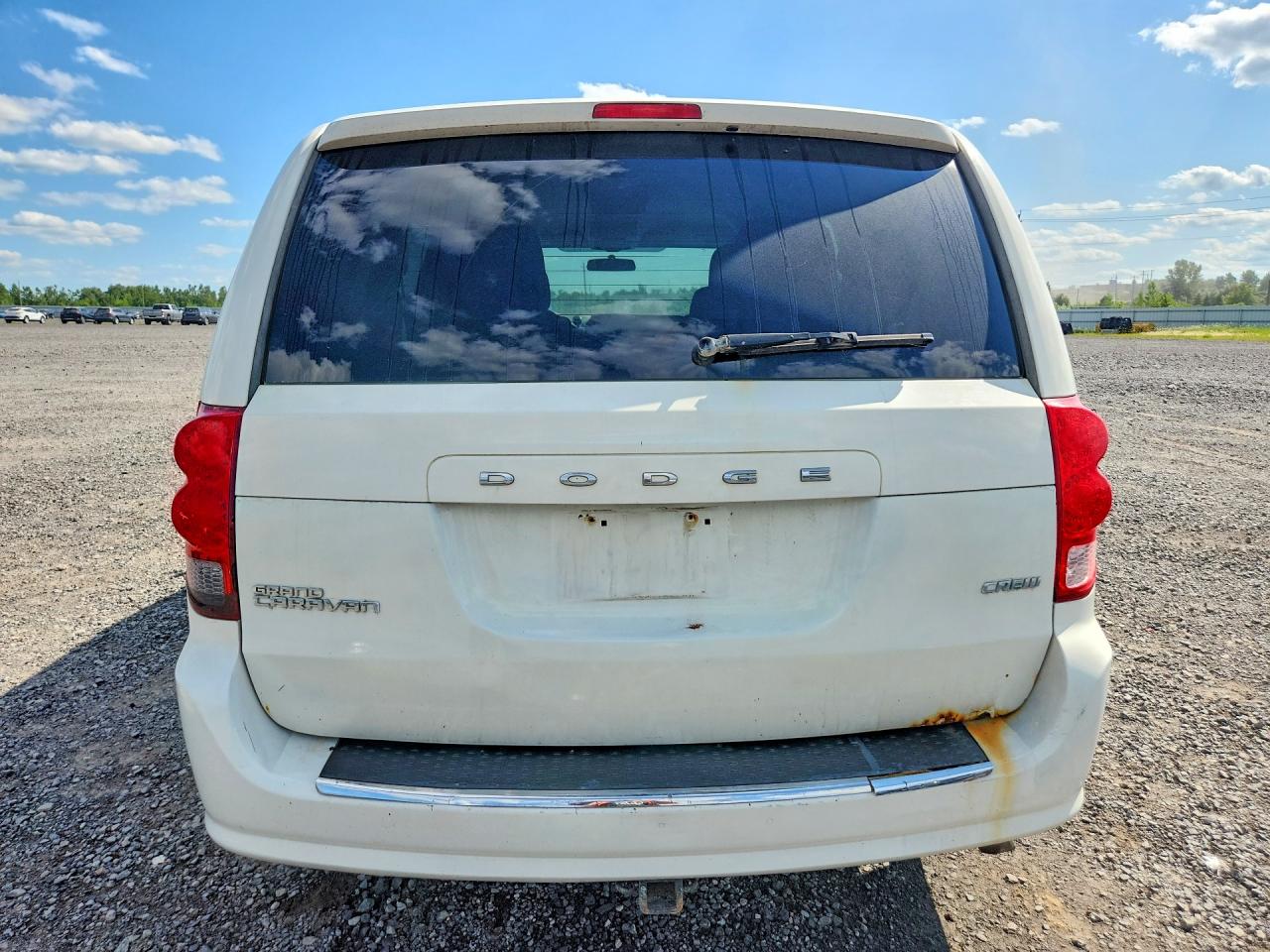 2011 Dodge Grand Caravan Crew White vin: 2D4RN5DG5BR744413