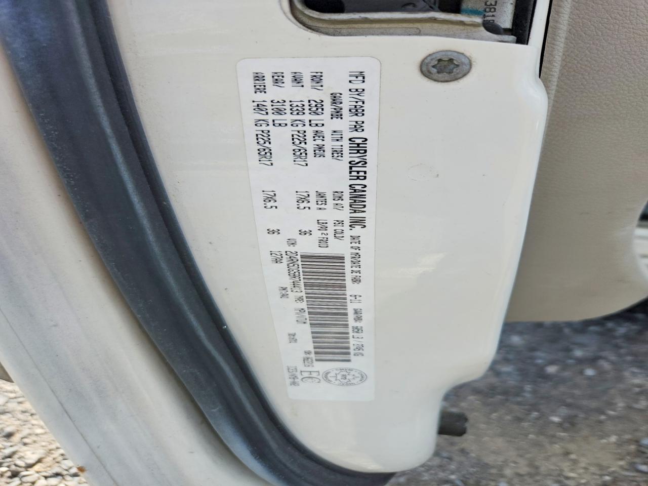2011 Dodge Grand Caravan Crew White vin: 2D4RN5DG5BR744413